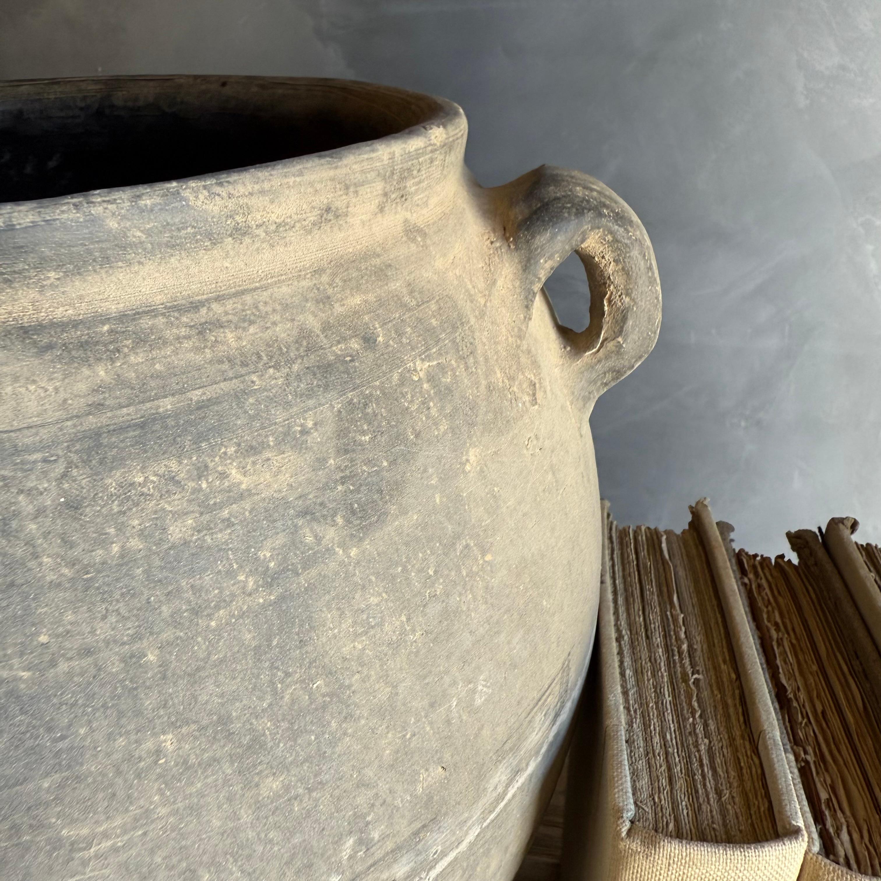 Vintage Style Matt Gray Oil Pottery avec 2 poignées en vente 6