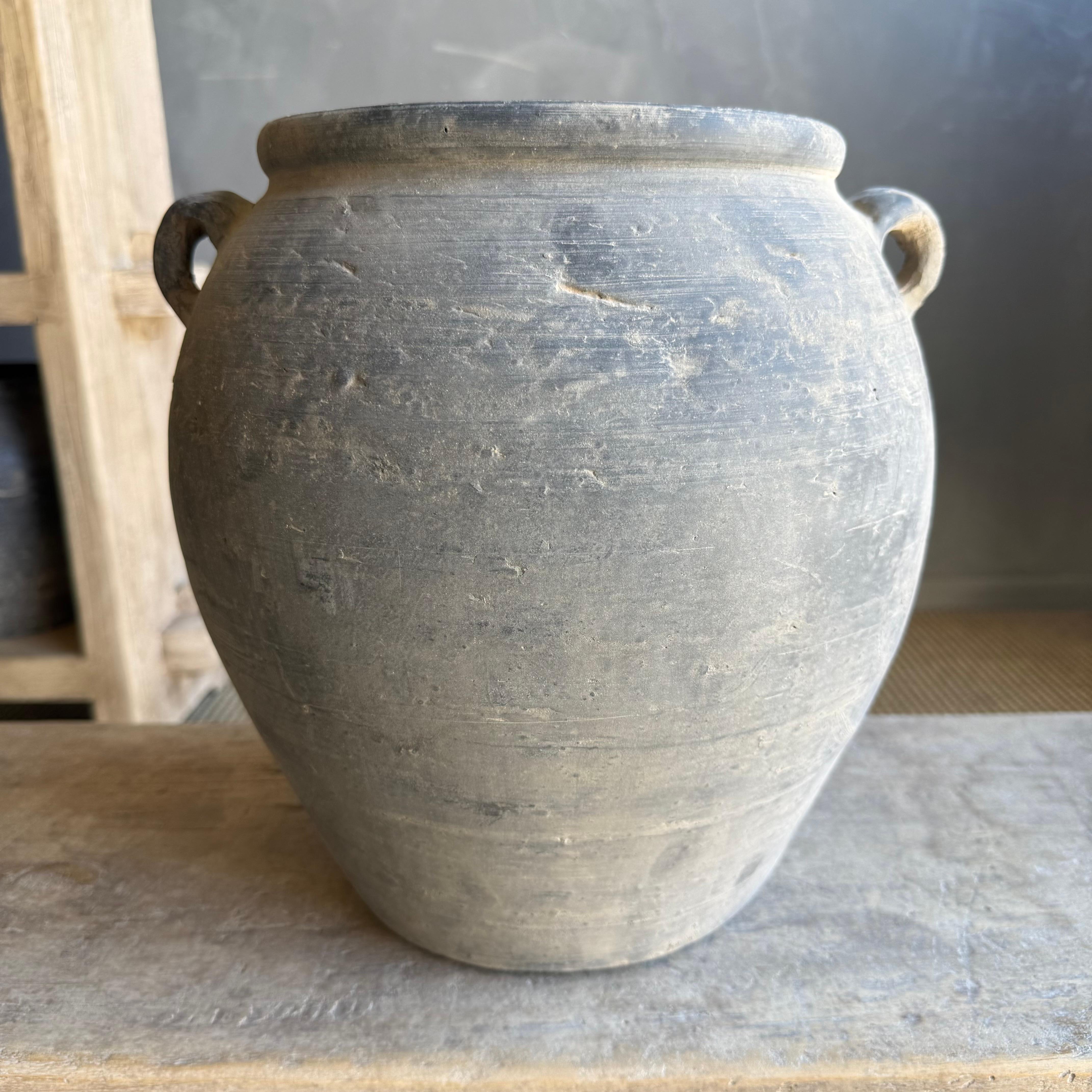 Vintage Style Matt Gray Oil Pottery avec 2 poignées en vente 1