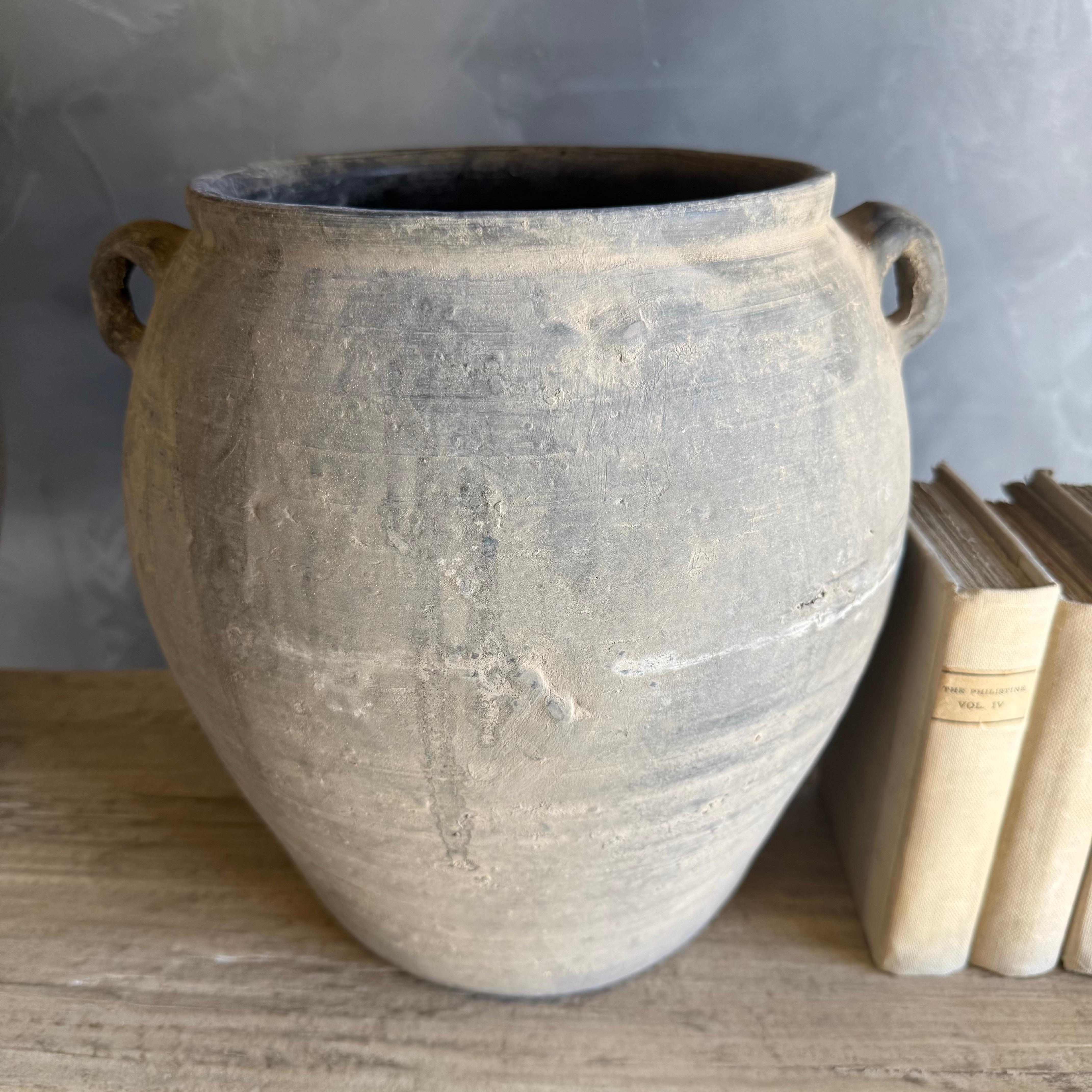Vintage Style Matt Gray Oil Pottery avec 2 poignées en vente 4