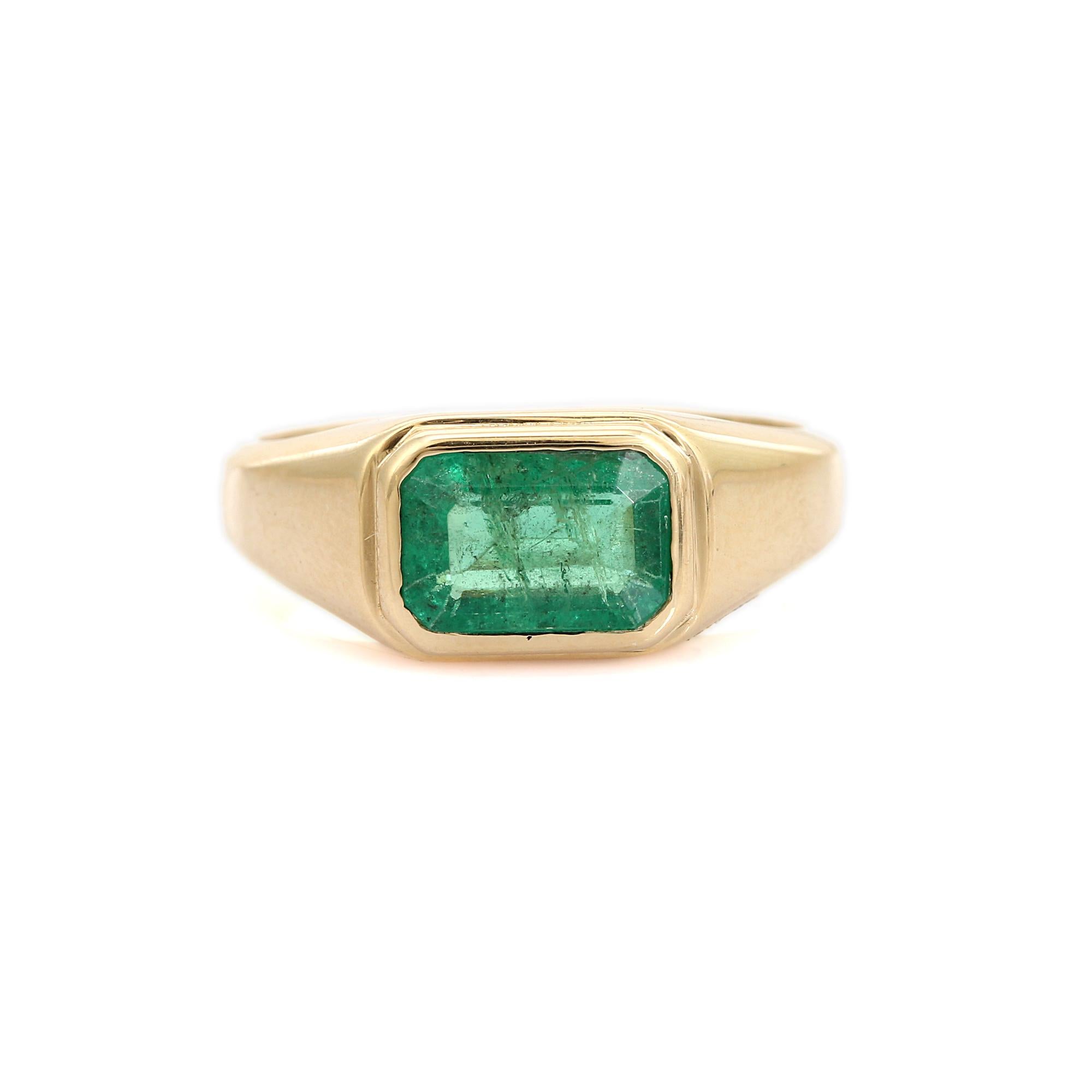 For Sale:  Vintage Style Natural Green Emerald Signet Unisex Ring in 14k Solid Yellow Gold 7