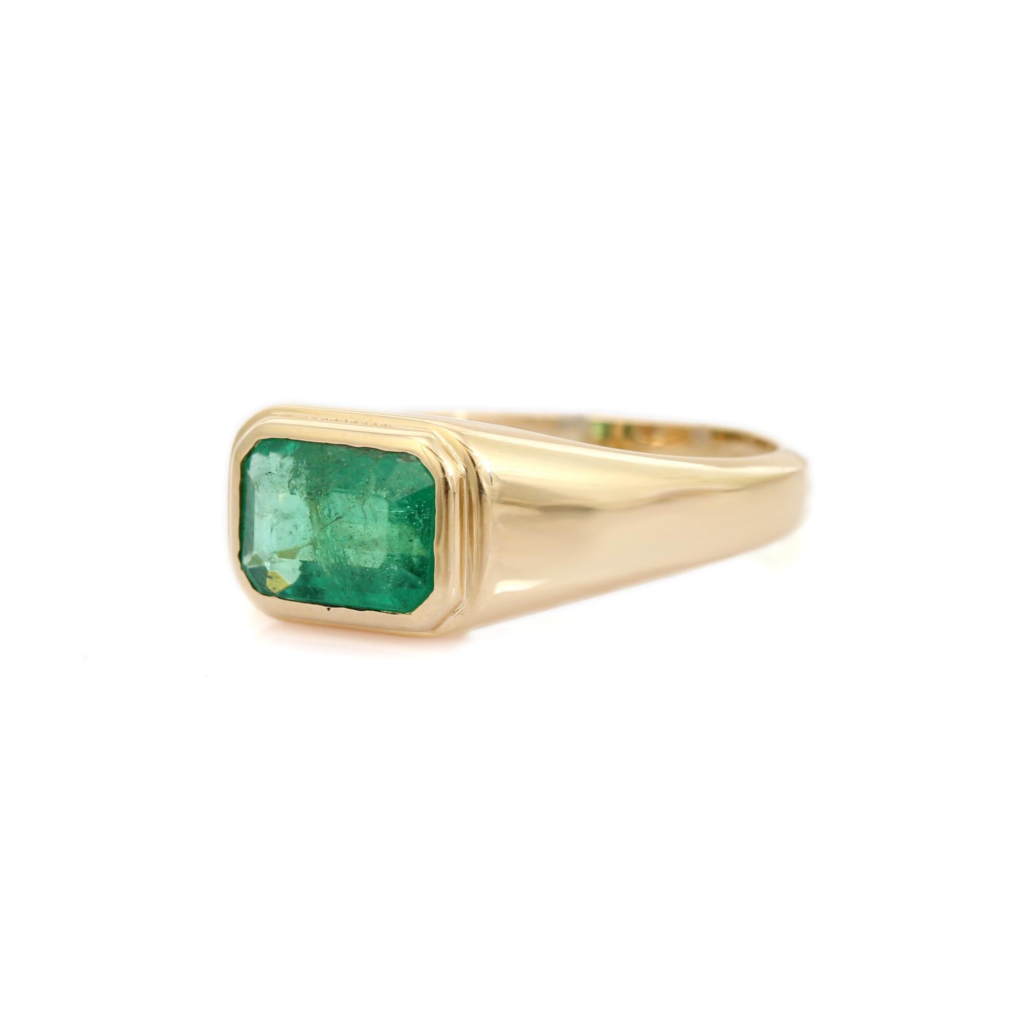For Sale:  Vintage Style Natural Green Emerald Signet Unisex Ring in 14k Solid Yellow Gold 9