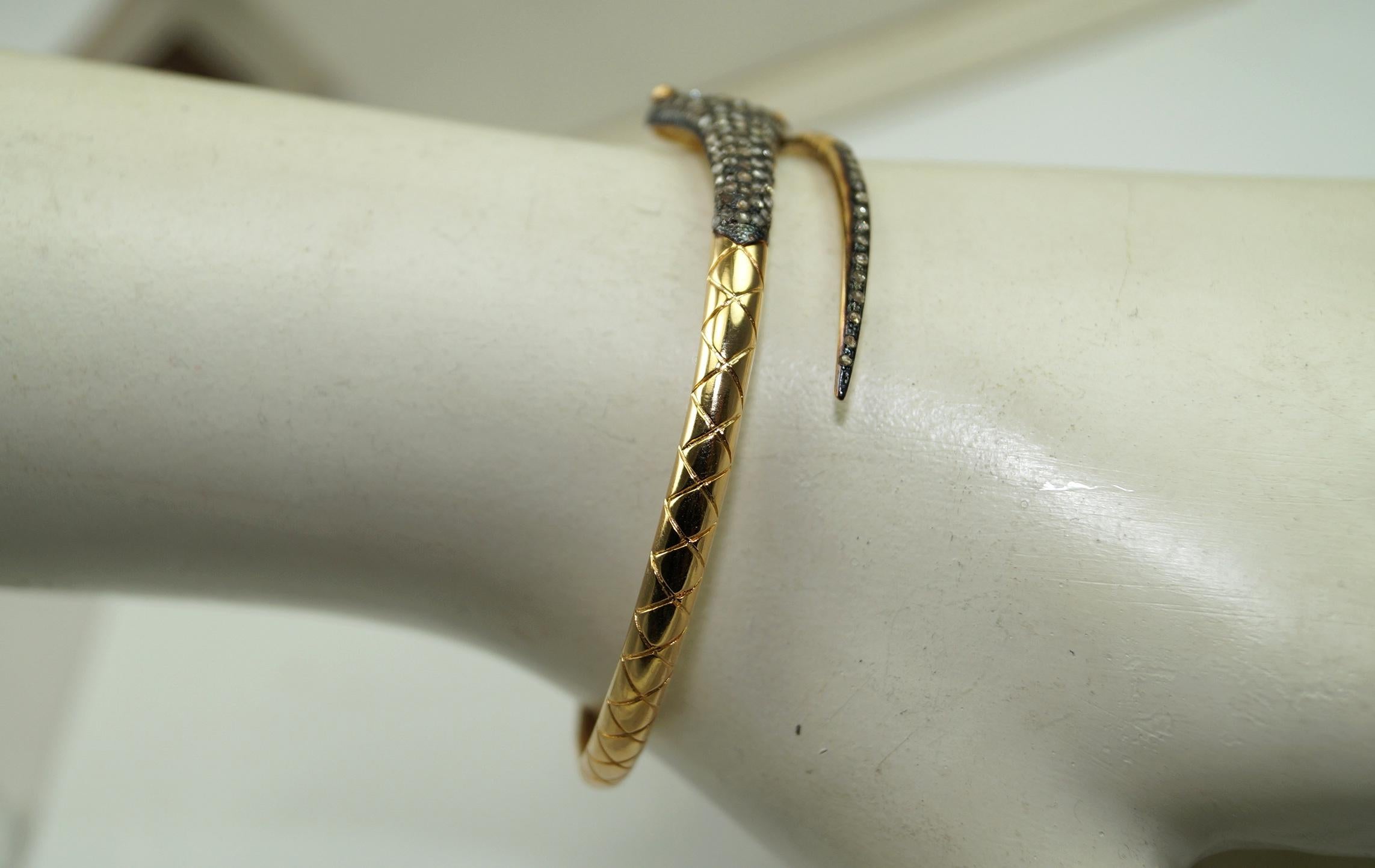 Vintage style Natural rose cut Diamonds 14k Gold serpent snake bracelet  In New Condition For Sale In Delhi, DL