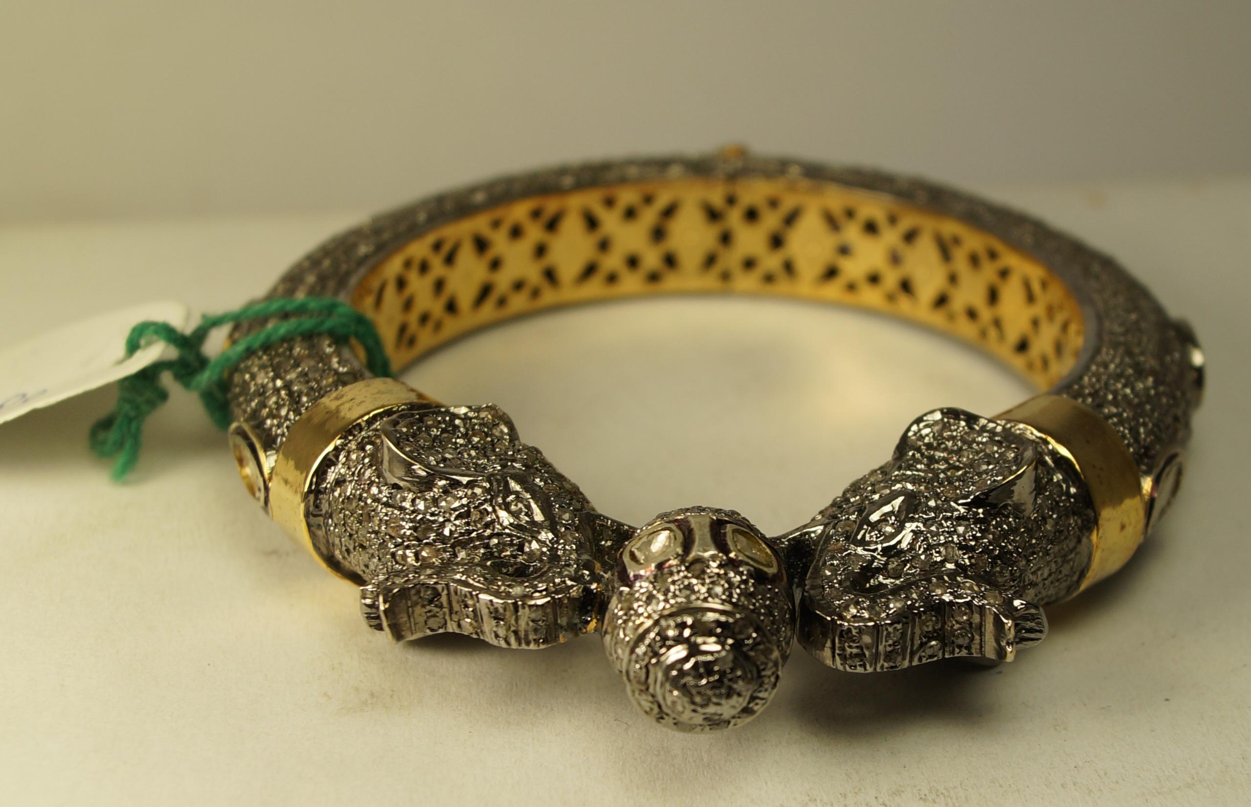 Vintage style Natural uncut rose cut Diamonds sterling silver elephant bracelet  In New Condition For Sale In Delhi, DL