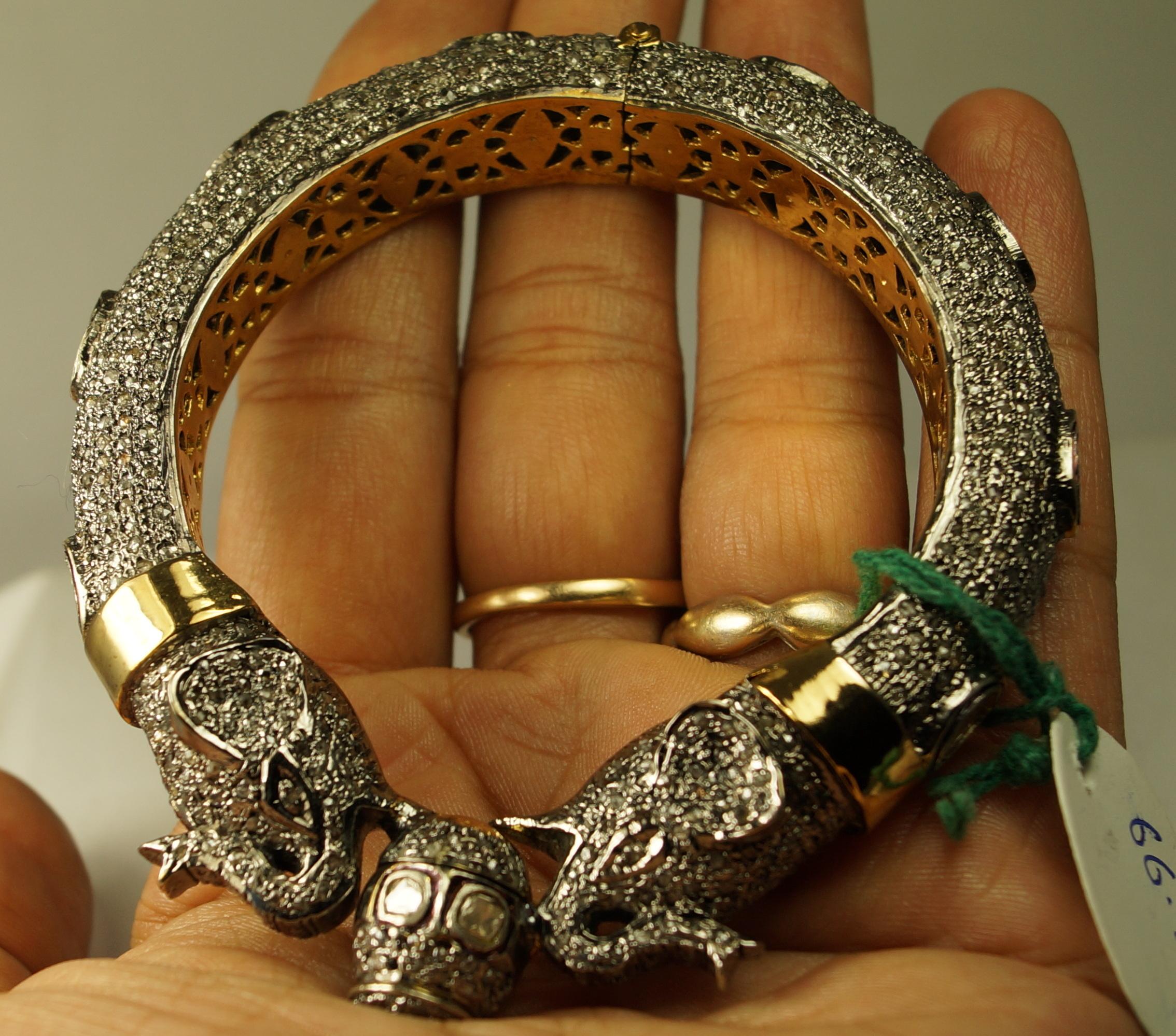 Vintage style Natural uncut rose cut Diamonds sterling silver elephant bracelet  For Sale 1