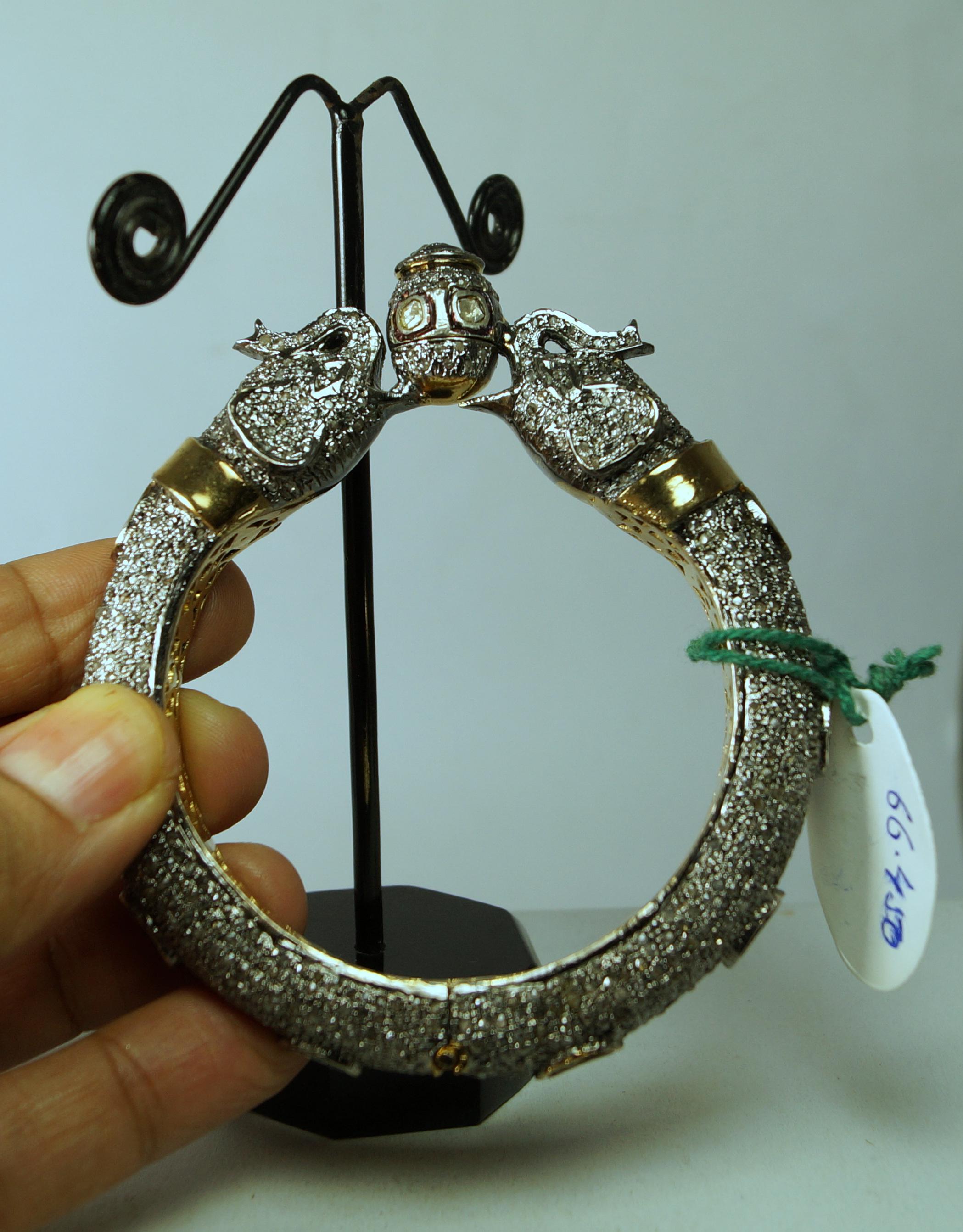 Vintage style Natural uncut rose cut Diamonds sterling silver elephant bracelet  For Sale 3