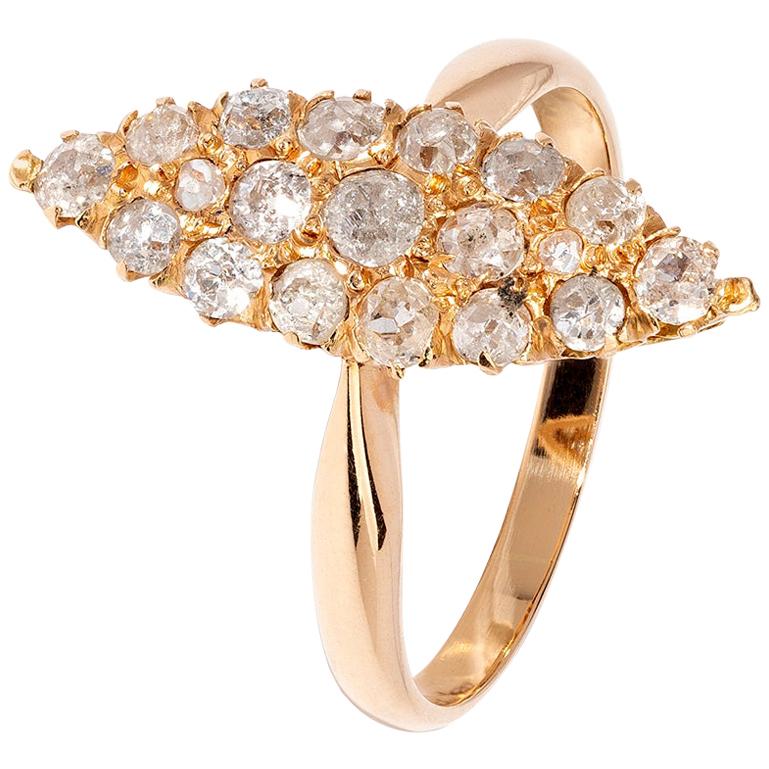 Bague en or rose 18 carats avec grappe de diamants en forme de navette de style vintage en vente