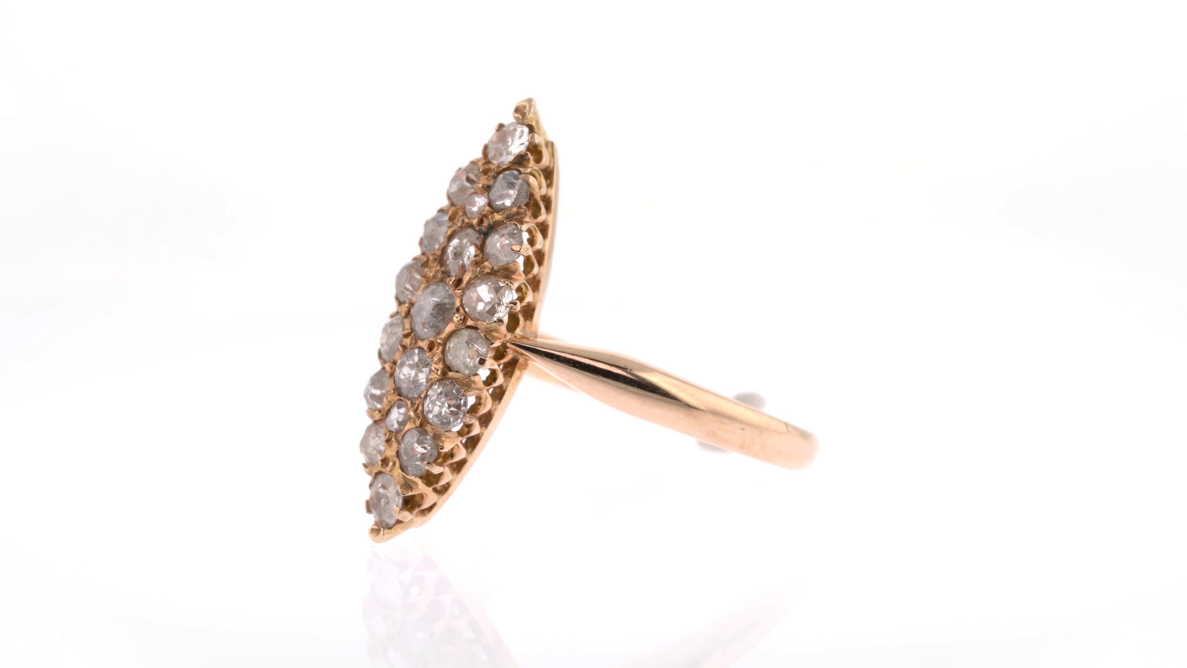 Bague en or rose 18 carats avec grappe de diamants en forme de navette de style vintage en vente 1