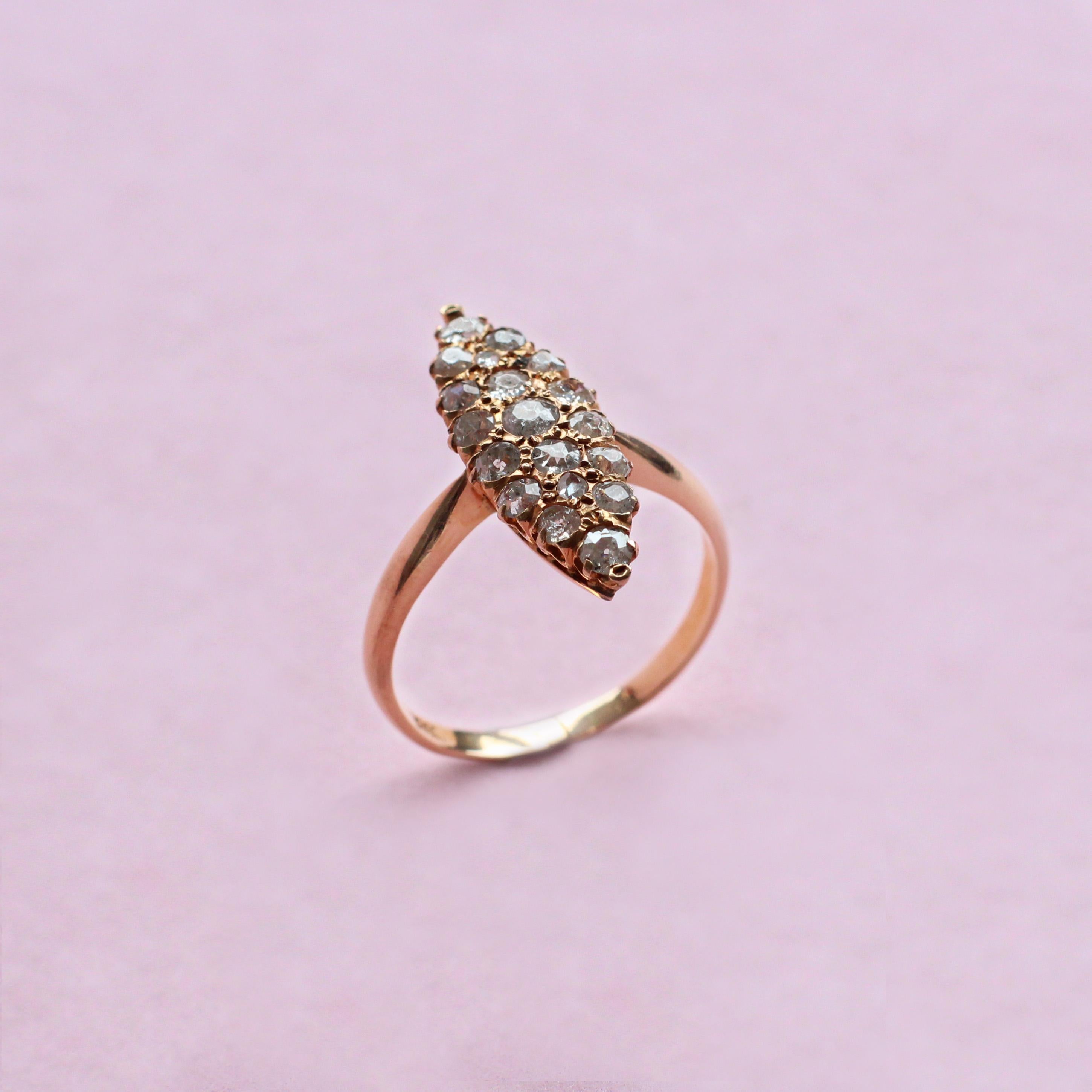 Victorien Bague en or rose 18 carats avec grappe de diamants en forme de navette de style vintage en vente