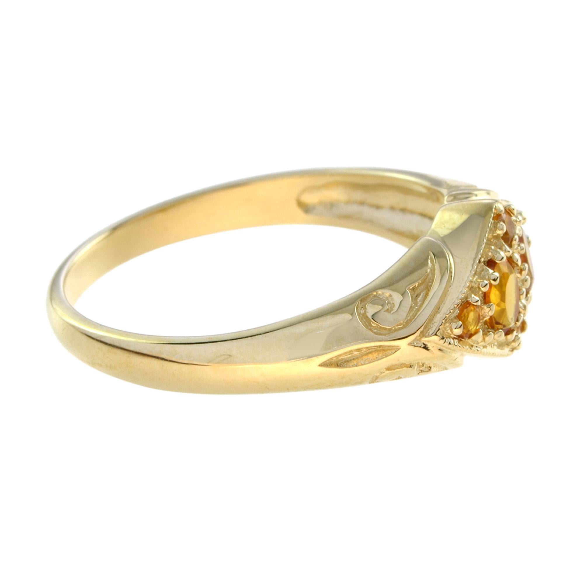Taille ovale Vintage Style Orange Citrine Cluster 14K Yellow Gold Ring en vente