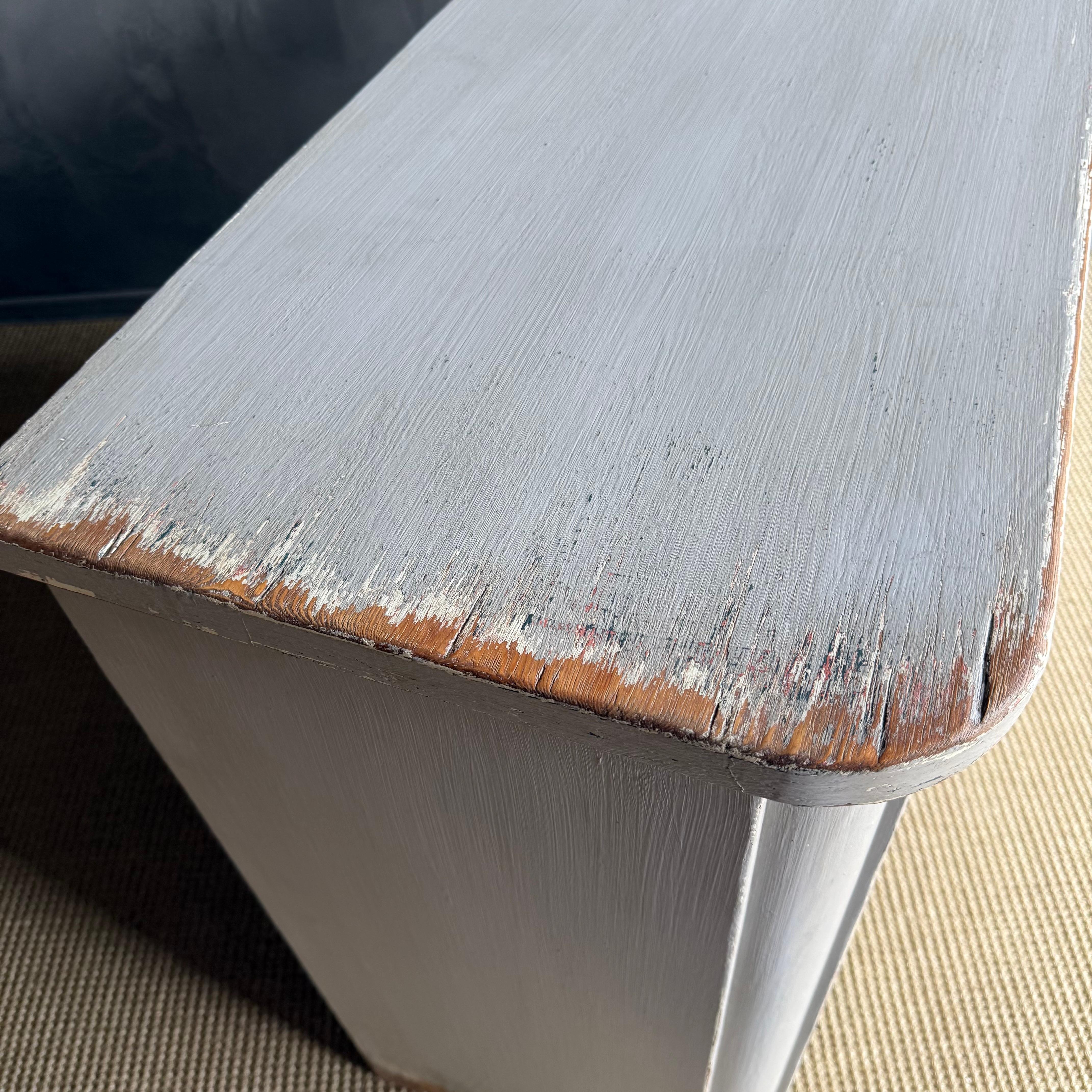 Gemalter 2-türiger Schrank im Vintage-Stil im Angebot 10