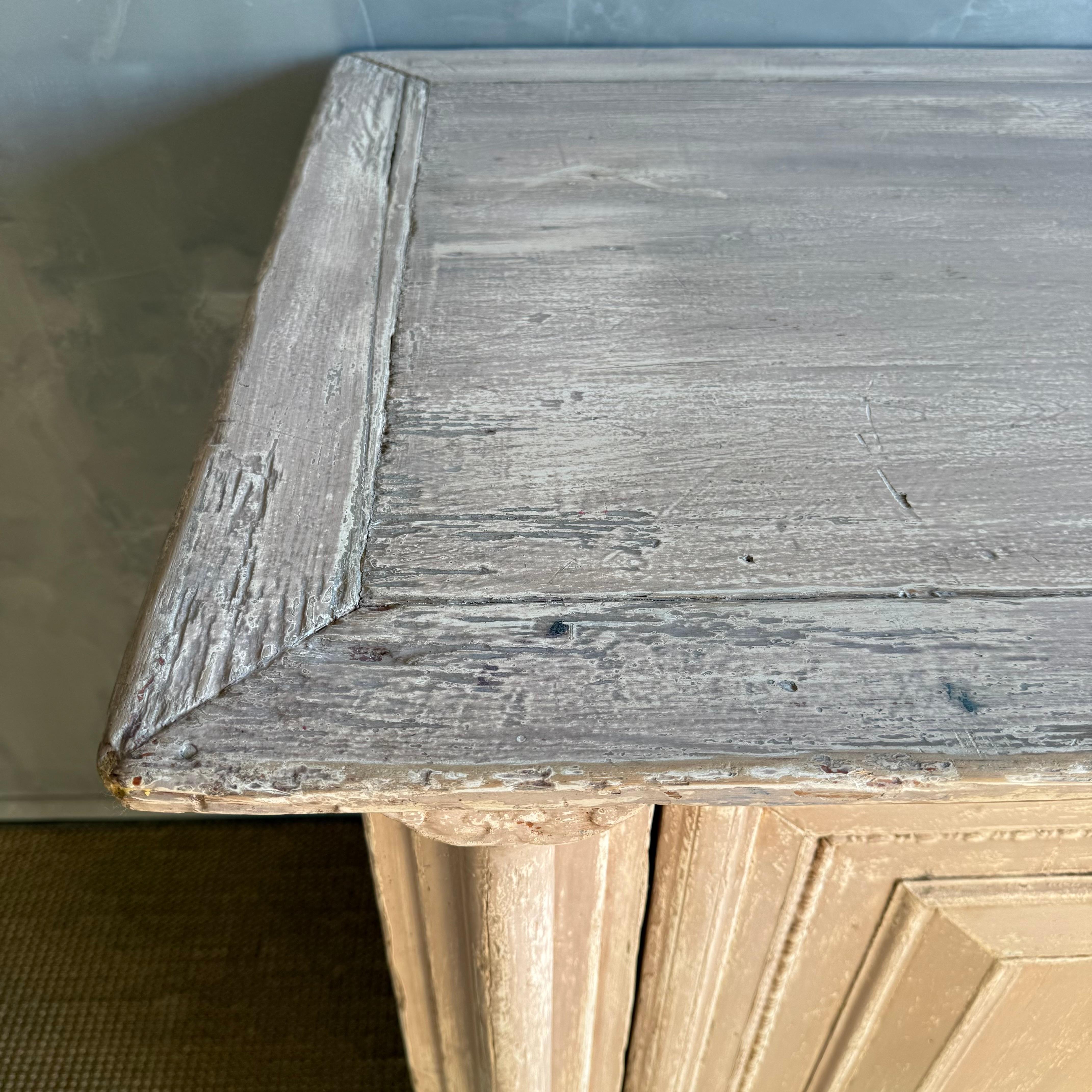 Armoire peinte de style Vintage avec sculptures en vente 7