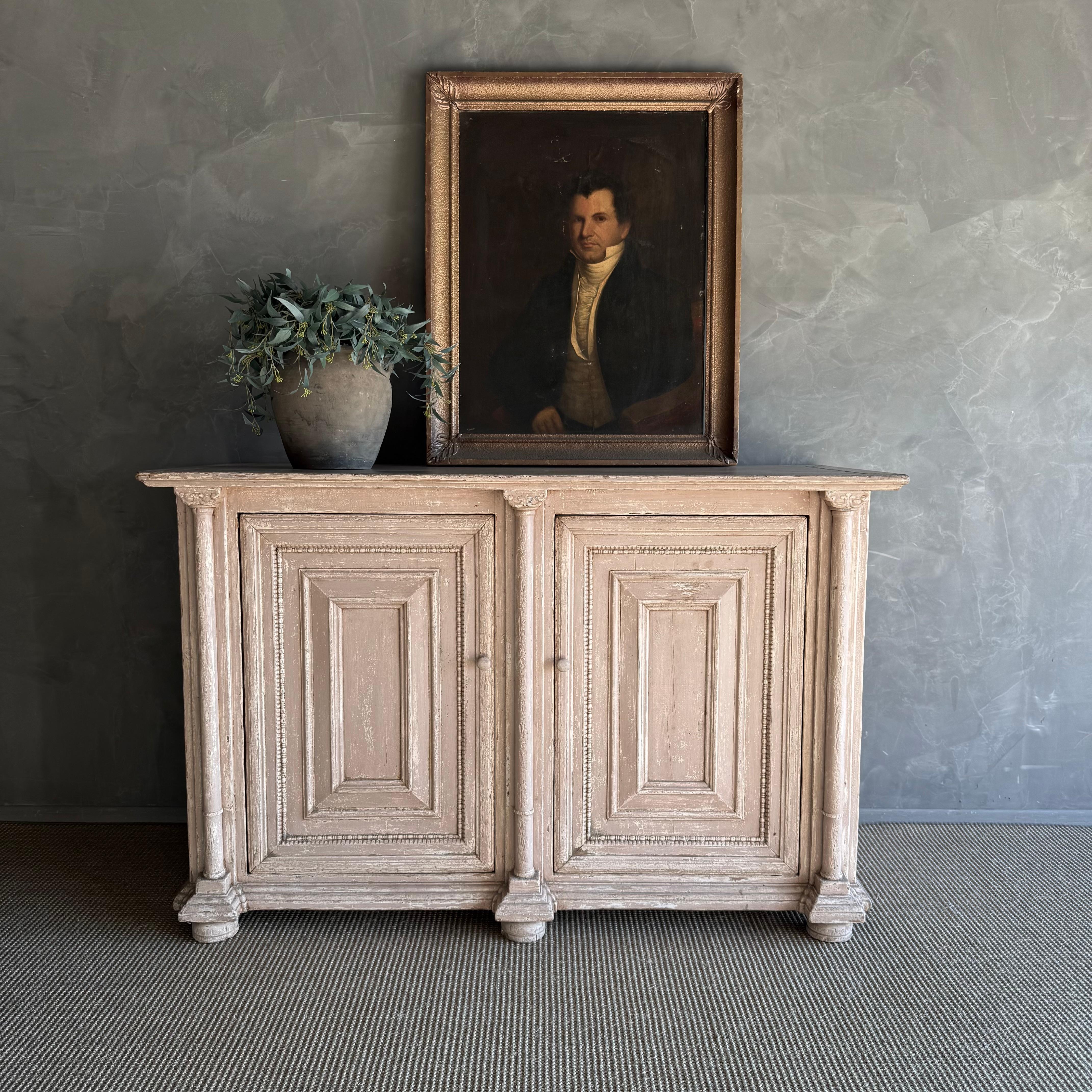 Armoire peinte de style Vintage avec sculptures en vente 11