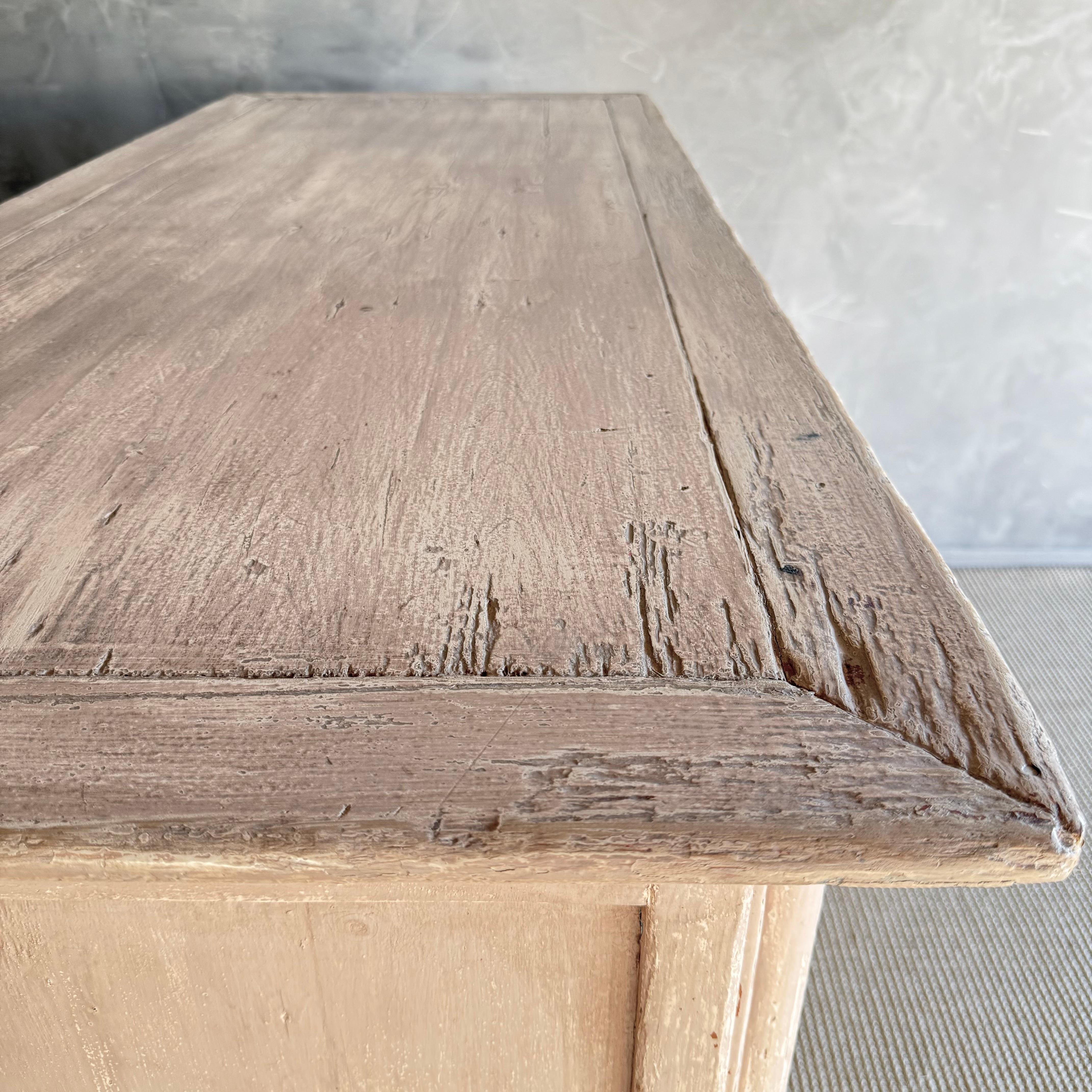 Armoire peinte de style Vintage avec sculptures en vente 14