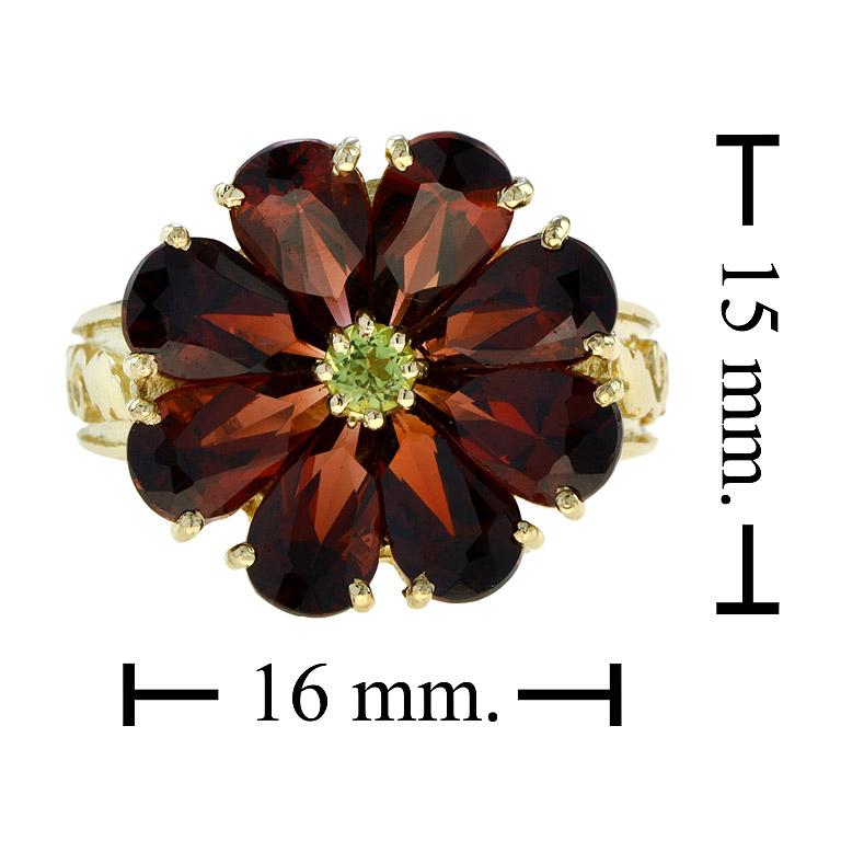 Bague de style vintage en or jaune 14K, péridot et grenat rouge, fleur de cocktail en vente 3