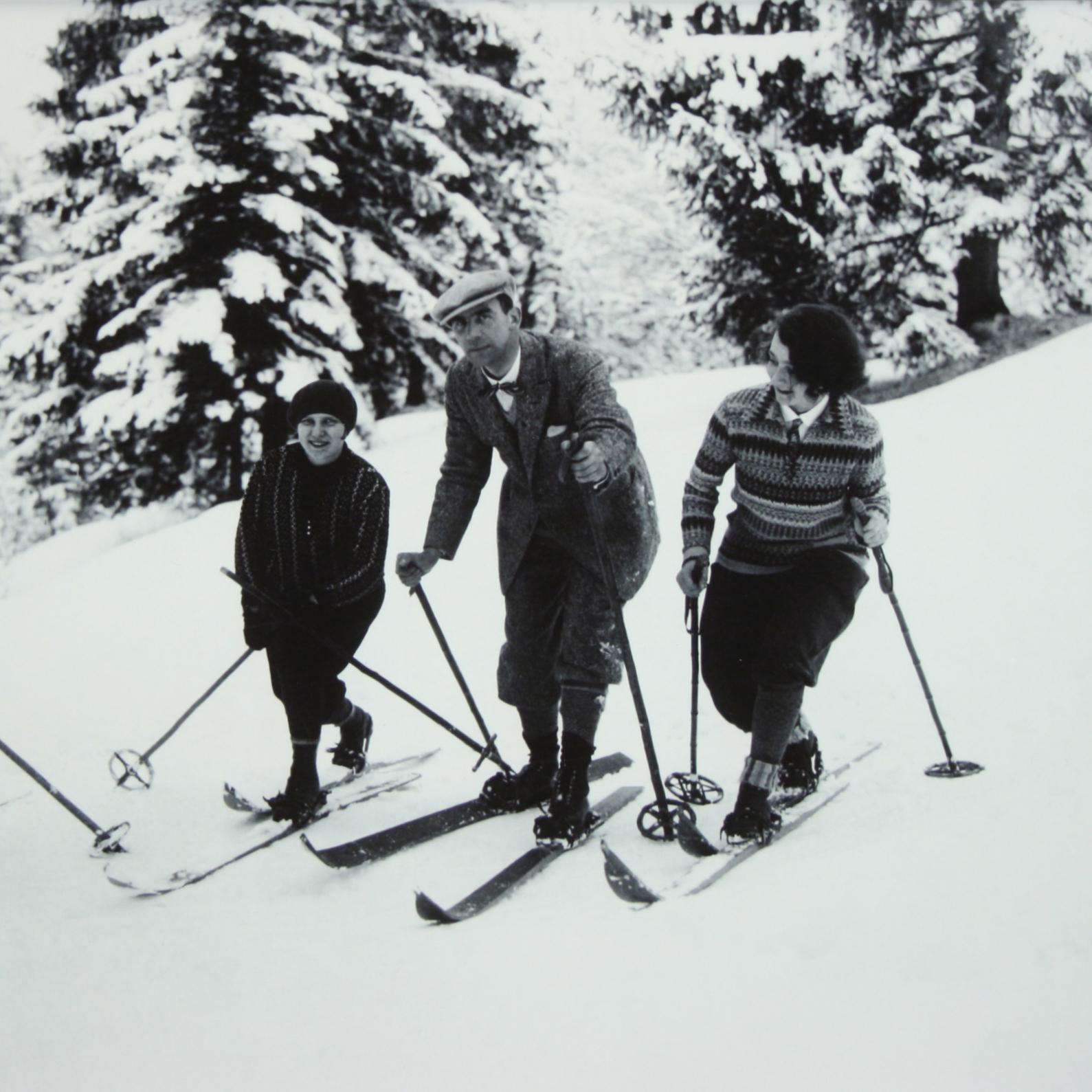 Wood Vintage Style Photography, Framed Alpine Ski Photograph, Bend Zie Knees For Sale