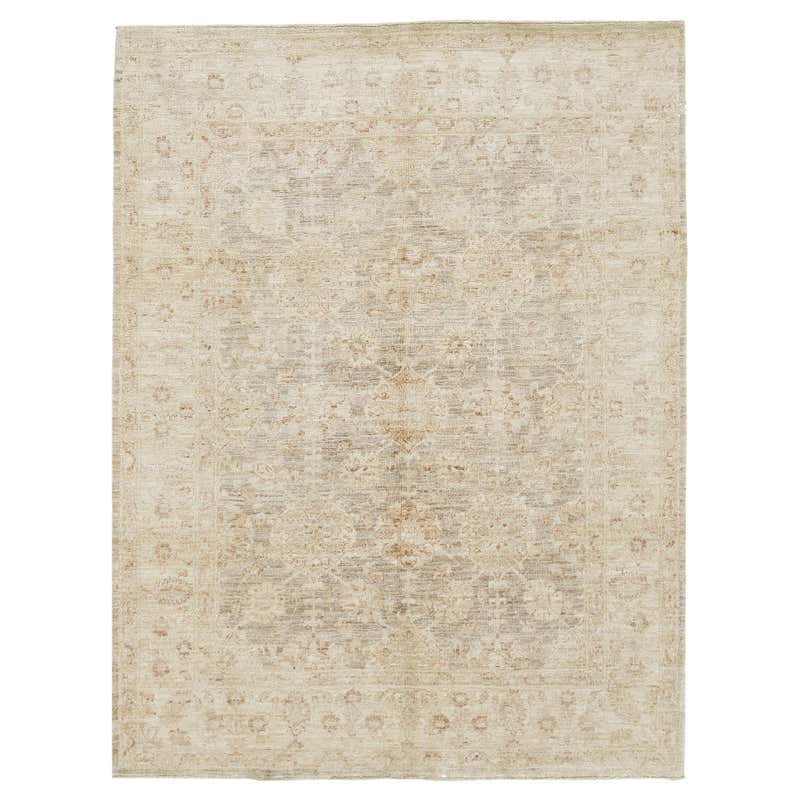 Vintage Style Agra Design Round Rug For Sale at 1stDibs