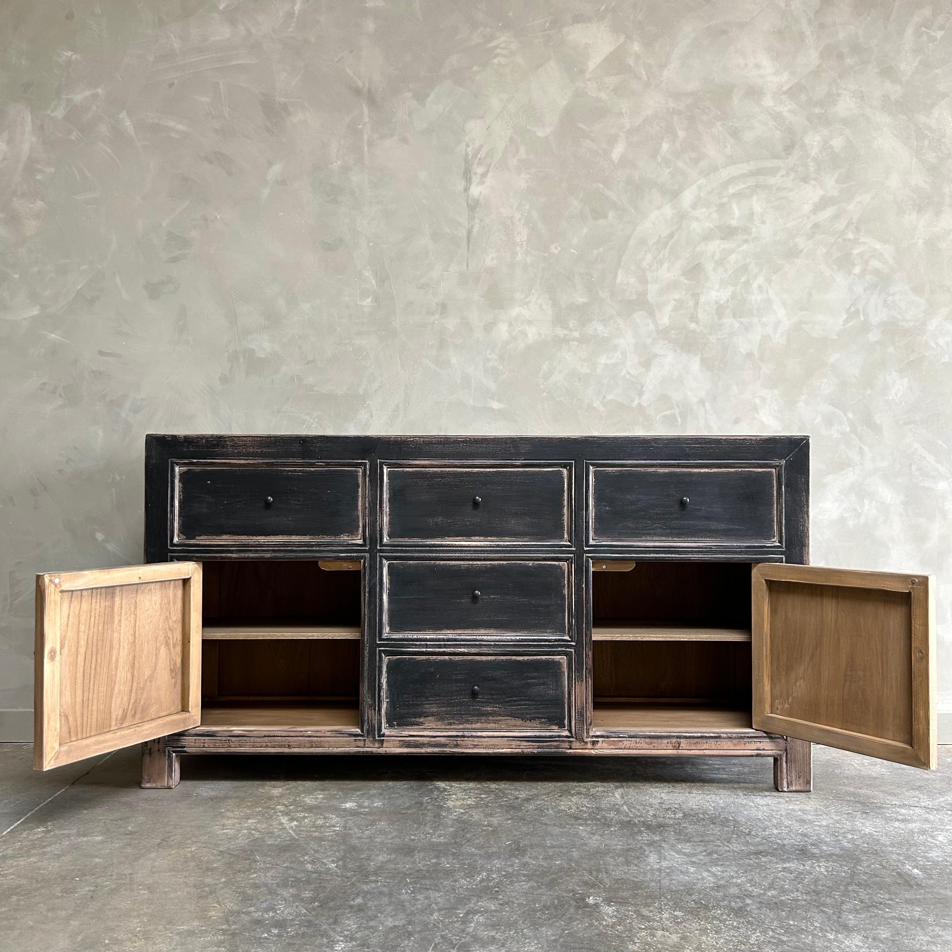 Vintage-Sideboard aus Altholz im Vintage-Stil in schwarzer Distressed-Finish im Zustand „Neu“ im Angebot in Brea, CA