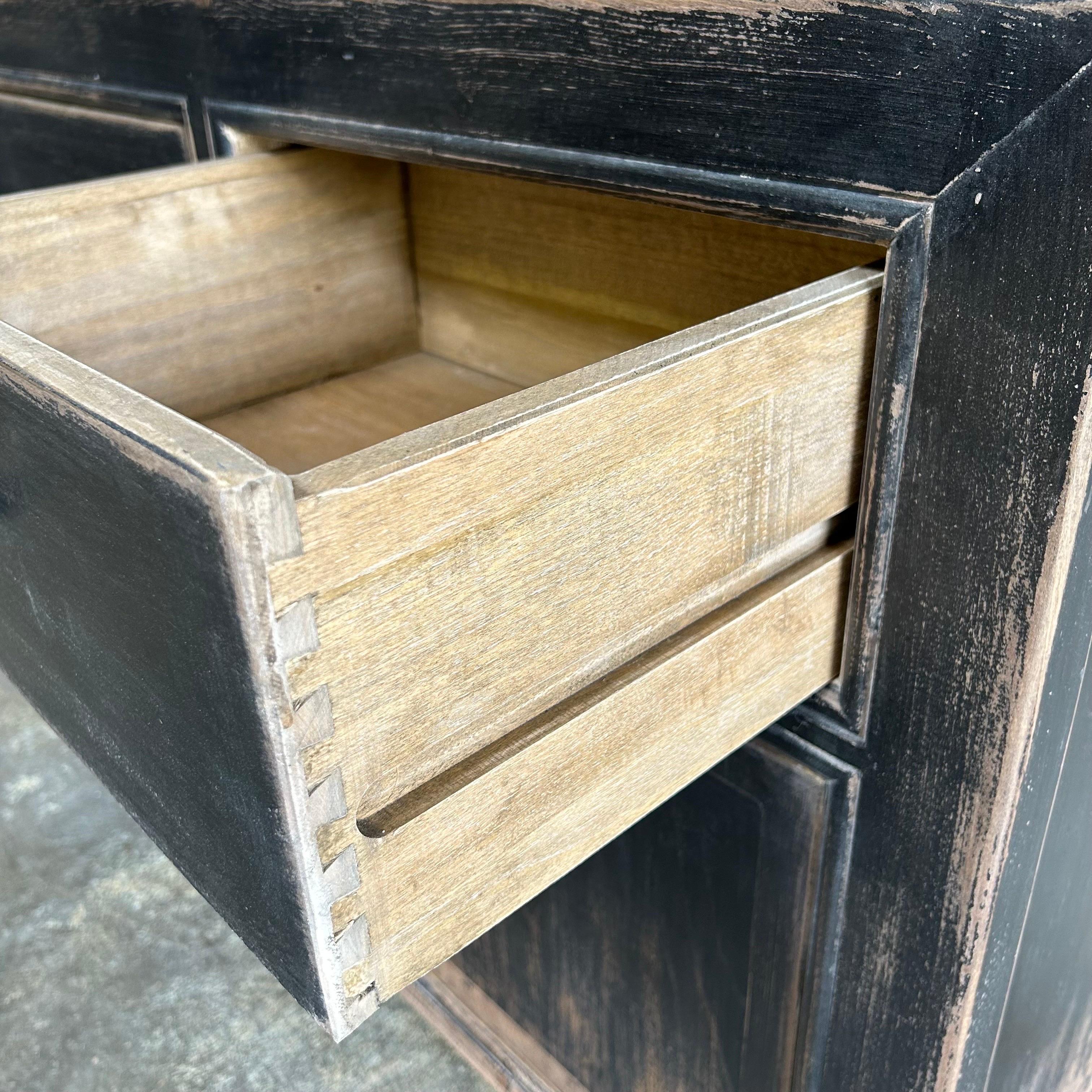 Credenza in legno di recupero in stile vintage con finitura nera e ossidata In condizioni Nuovo in vendita a Old Town Orange, CA