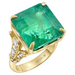 Square Emerald Diamond Cocktail Statement Unique Luxury Vintage Yellow Gold Ring