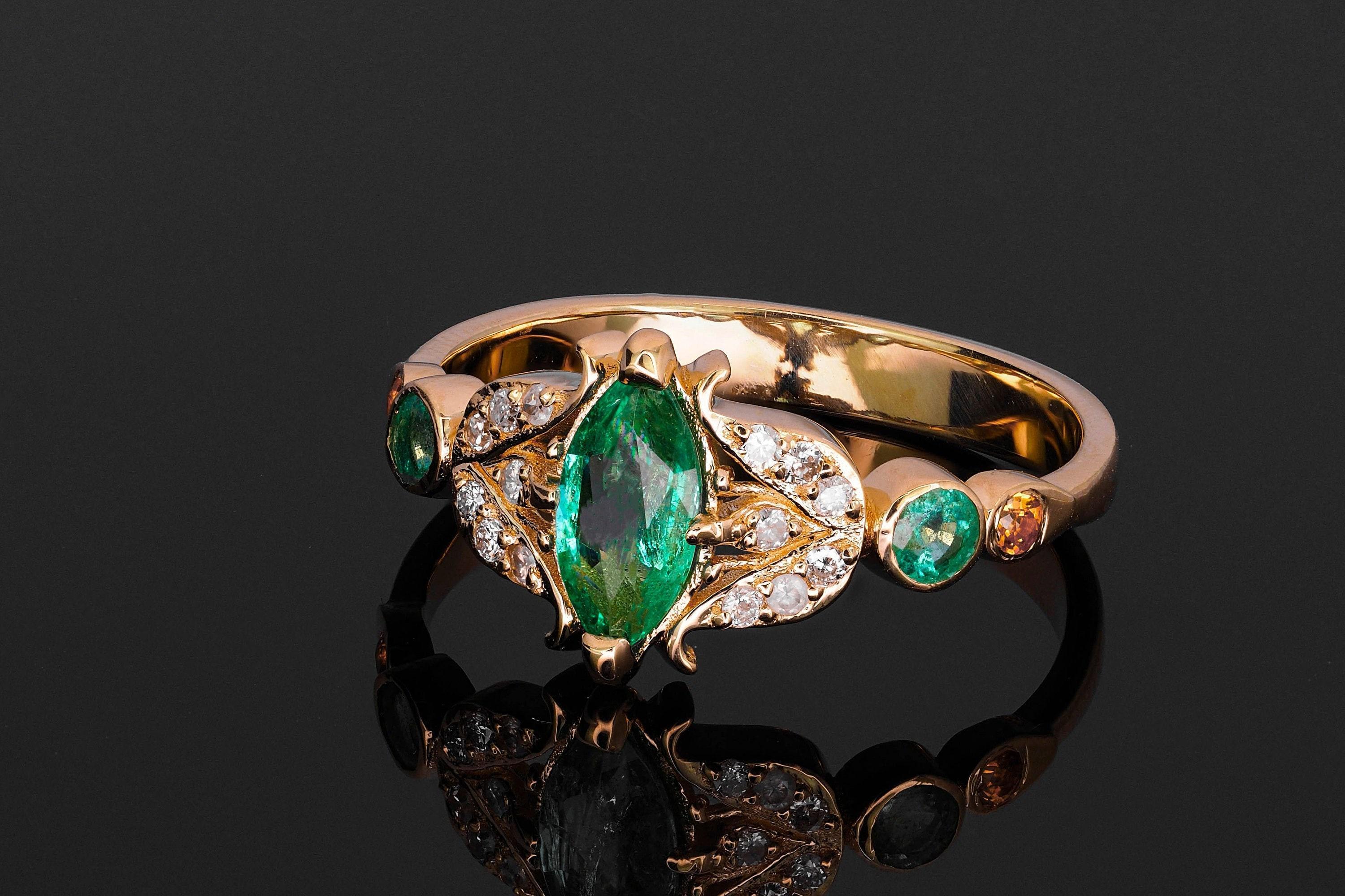 Vintage style ring with emerald in 14k gold For Sale at 1stDibs