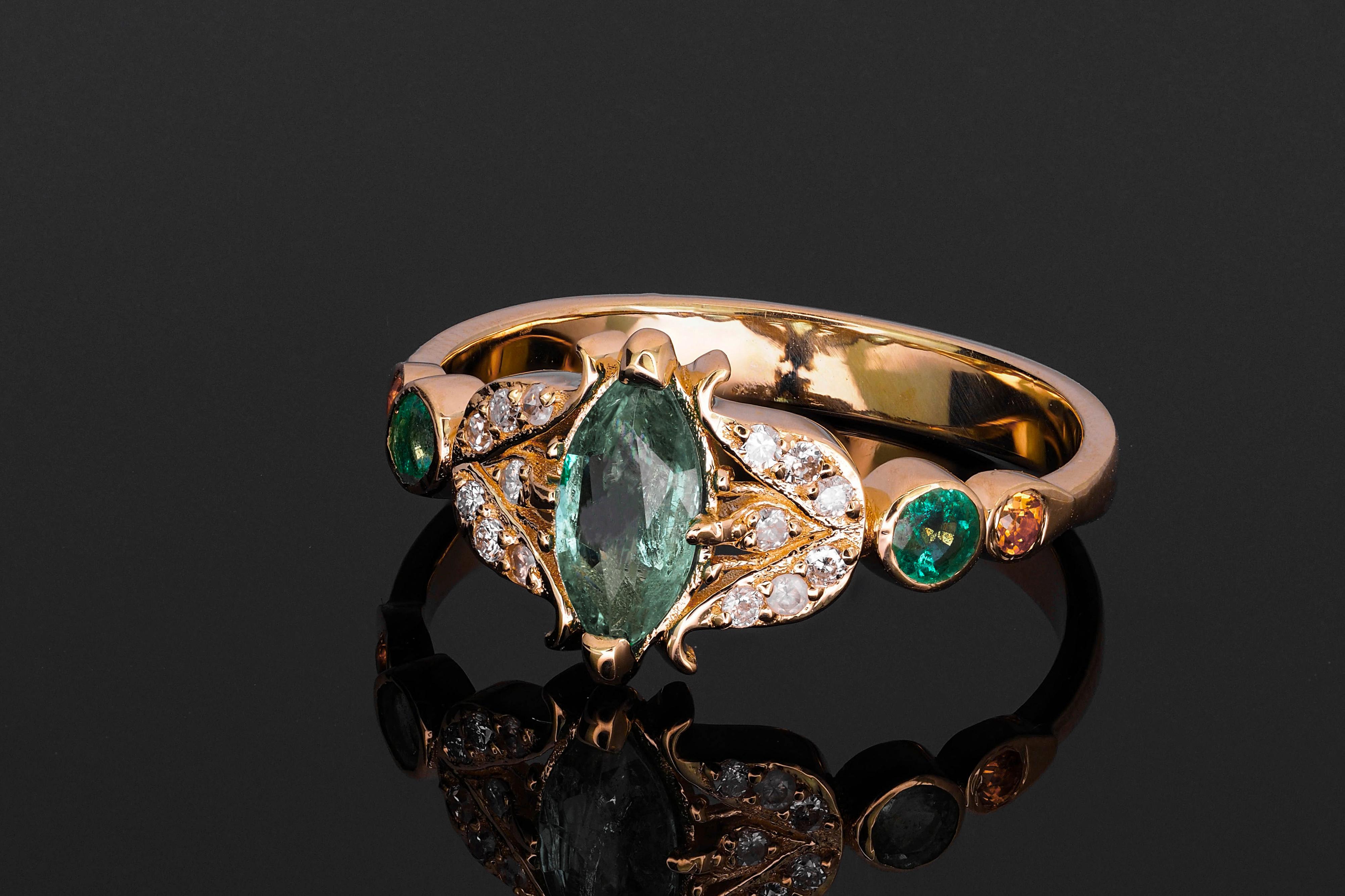 Marquise Cut Vintage style ring with emerald in 14k gold For Sale
