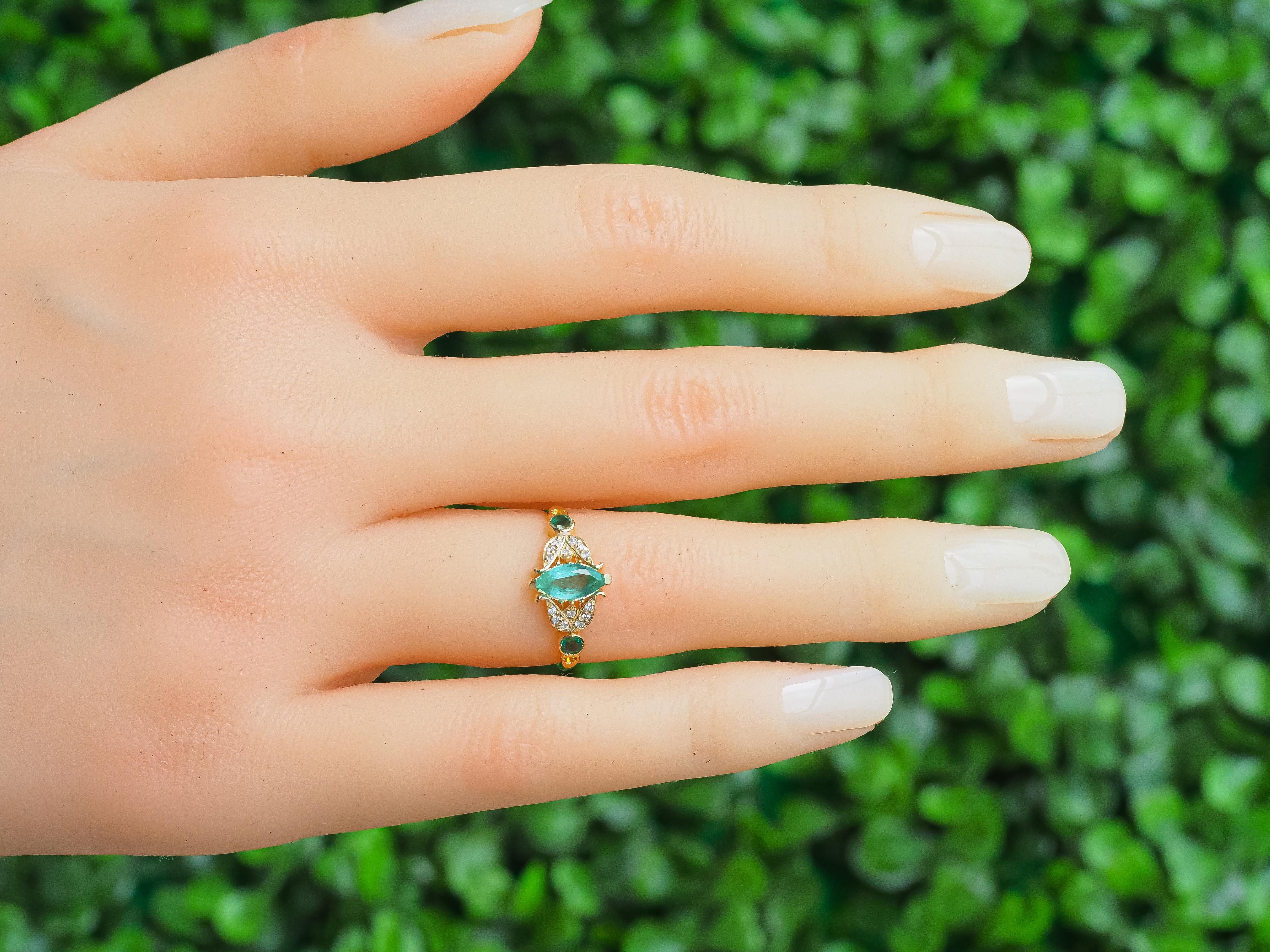 Vintage style ring with emerald in 14k gold For Sale 1