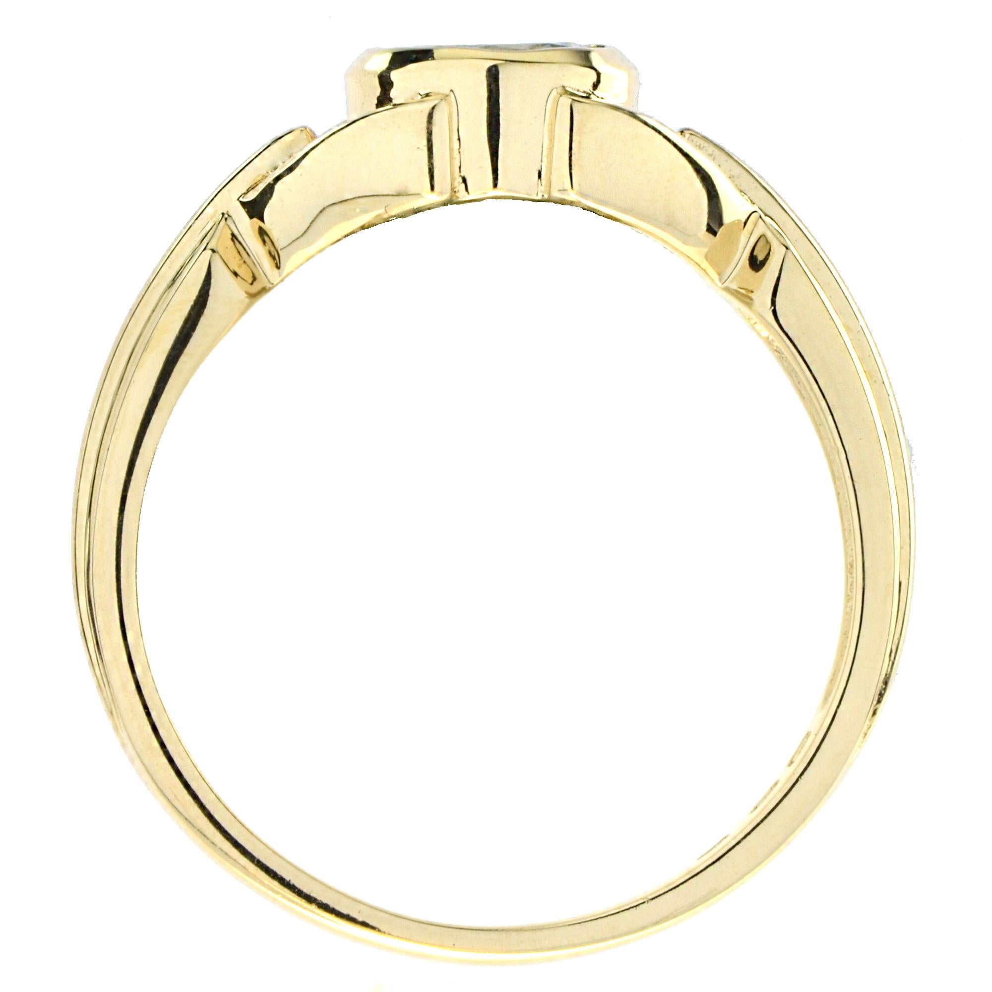 Women's or Men's Vintage Style Round Blue Aquamarine Bezel Set 14K Yellow Gold Ring For Sale