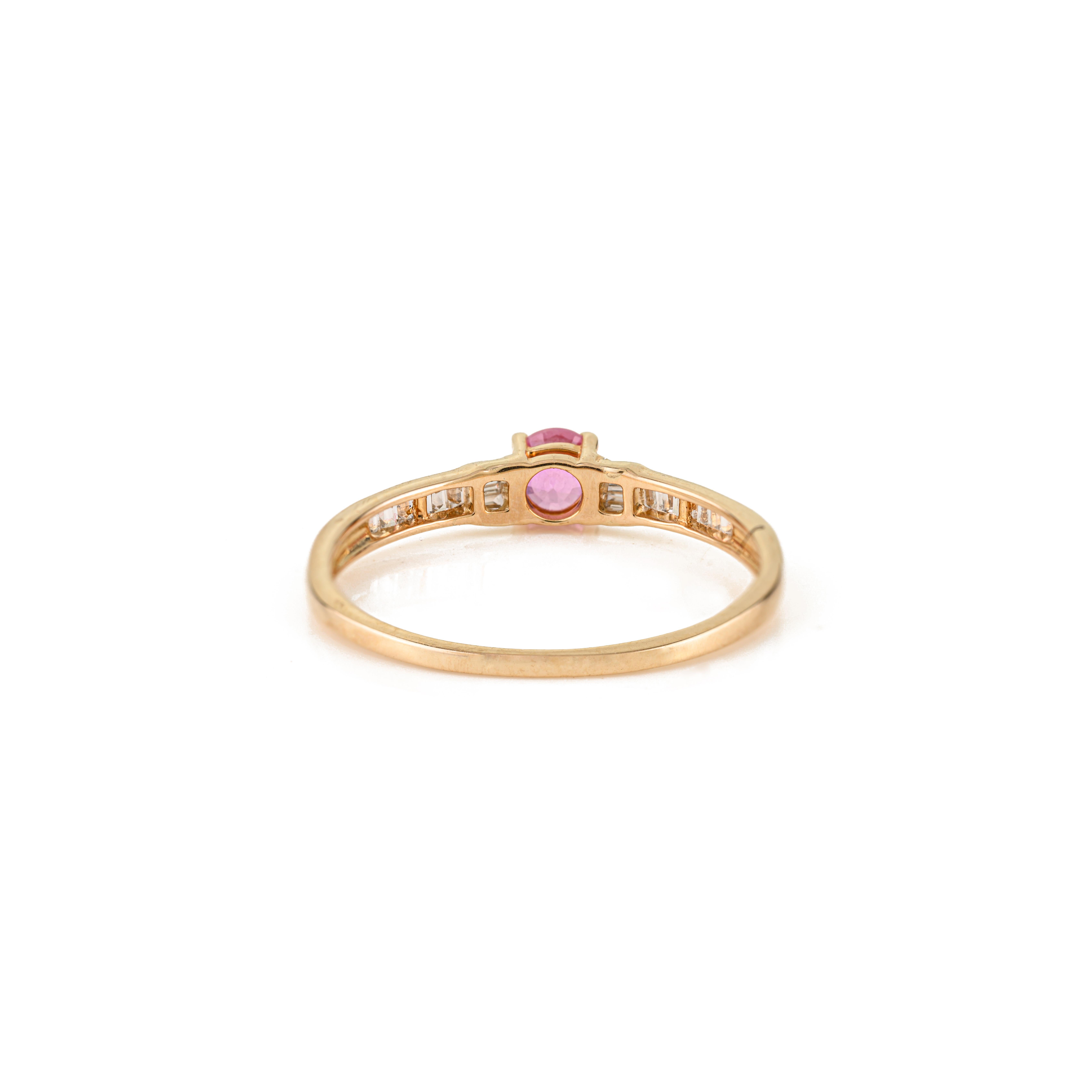 Im Angebot: Vintage-Stil Rundschliff Pink Saphir & Baguette Diamant Ring in 14K Gelbgold () 5