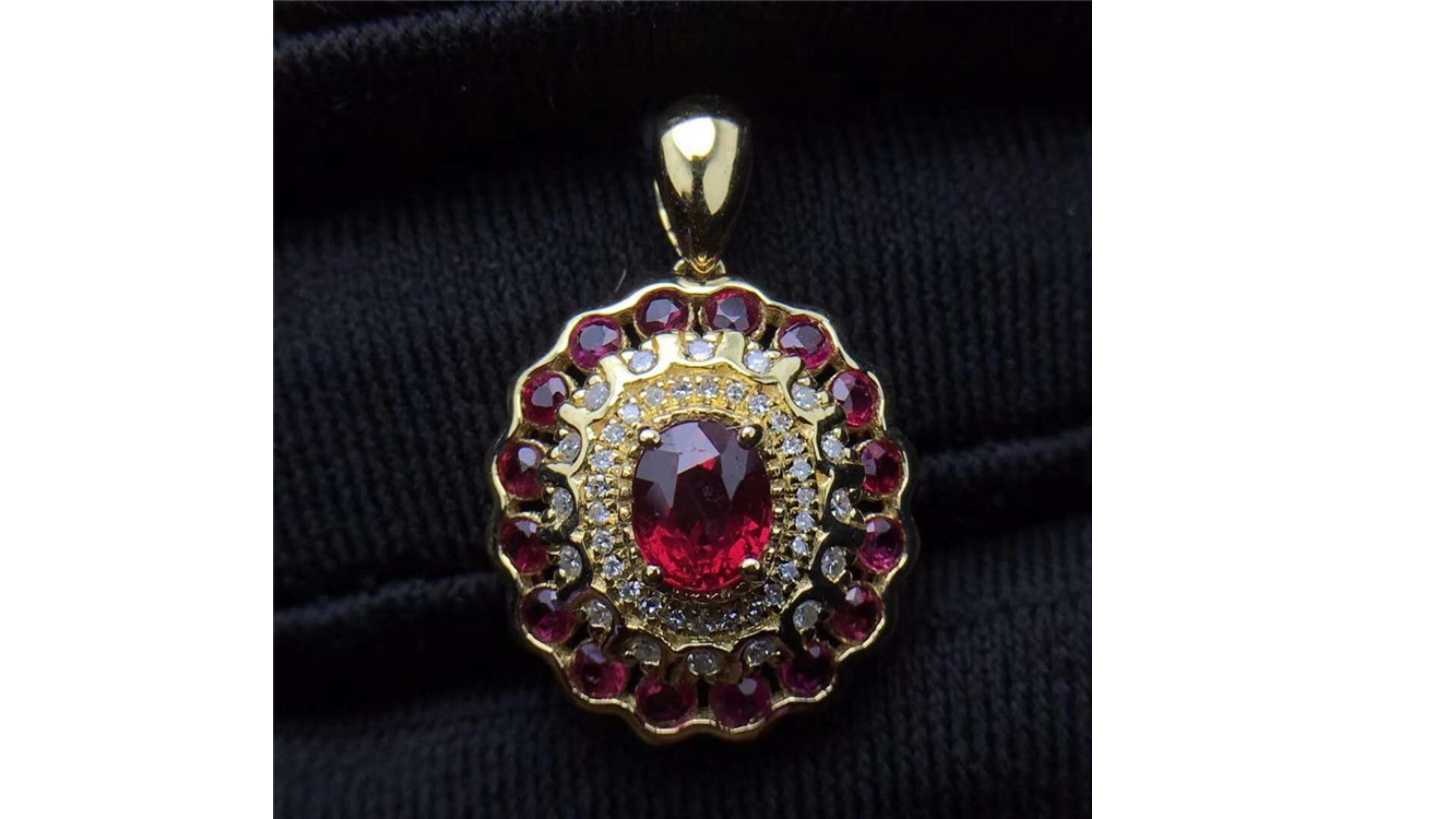 Art Deco Vintage Style Ruby Diamond Pendant and Chain 18 Karat Yellow Gold  For Sale