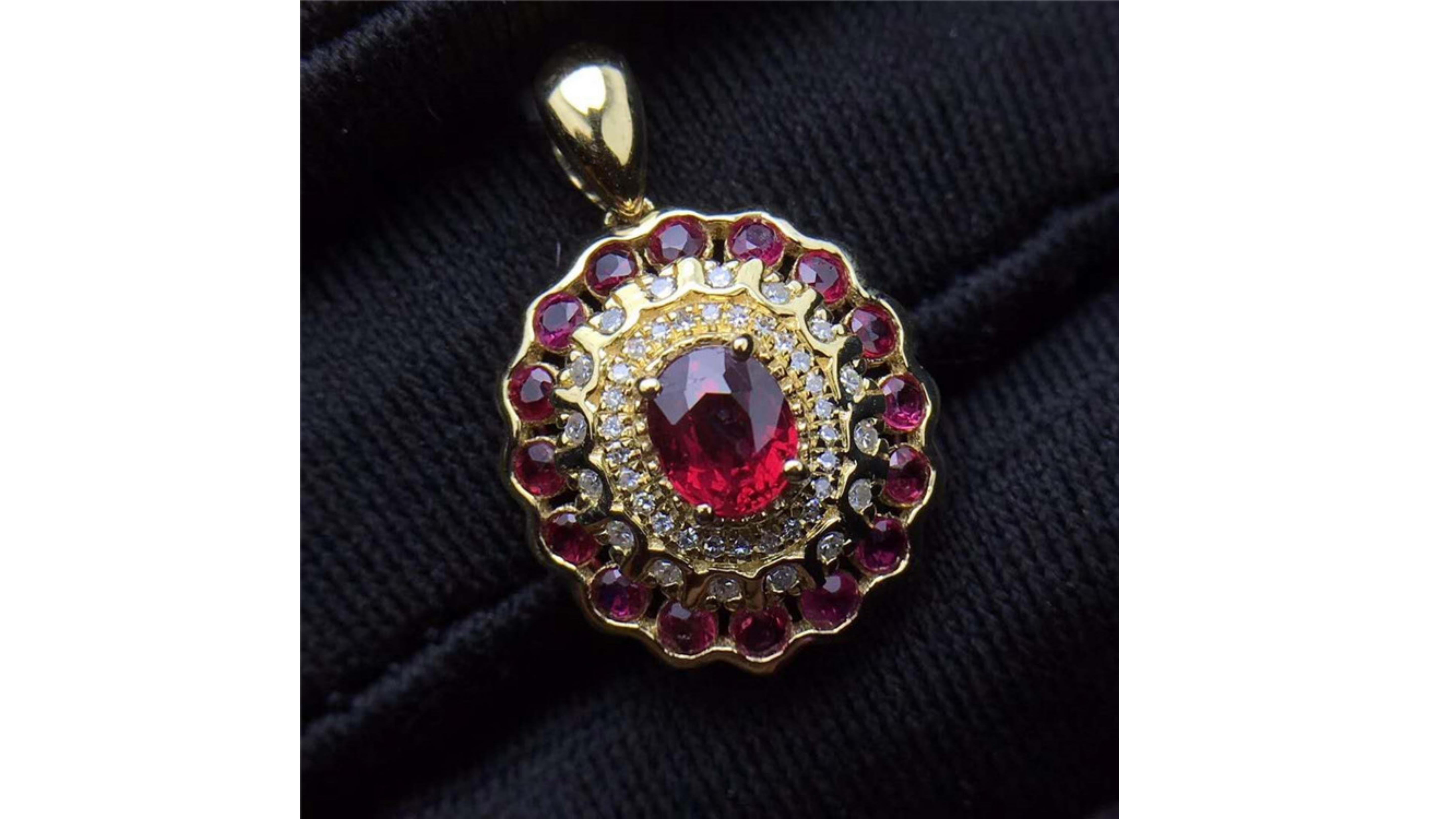 Oval Cut Vintage Style Ruby Diamond Pendant and Chain 18 Karat Yellow Gold  For Sale