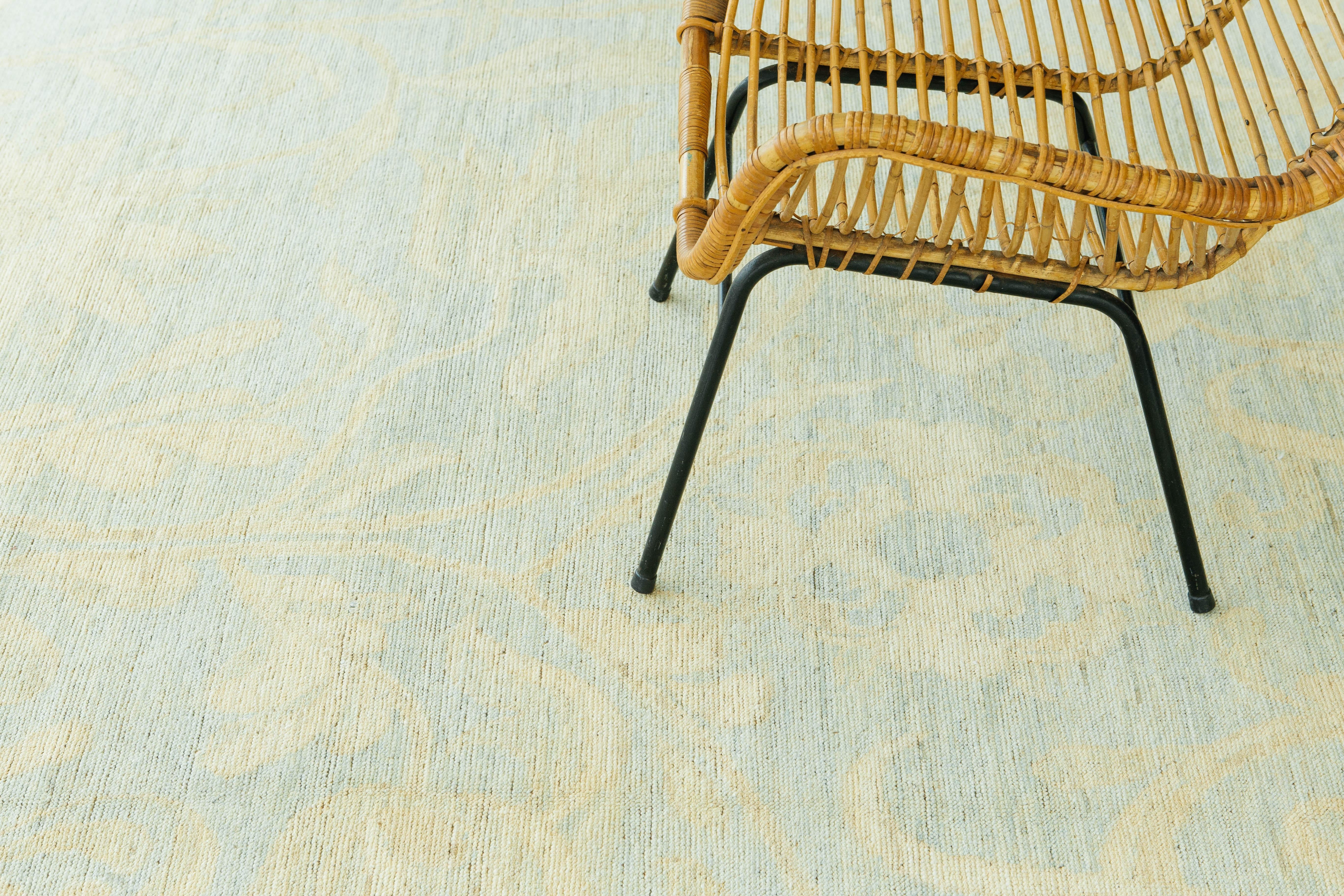 XXI secolo e contemporaneo Tappeto dal design transitorio della collezione Safira in stile vintage. in vendita