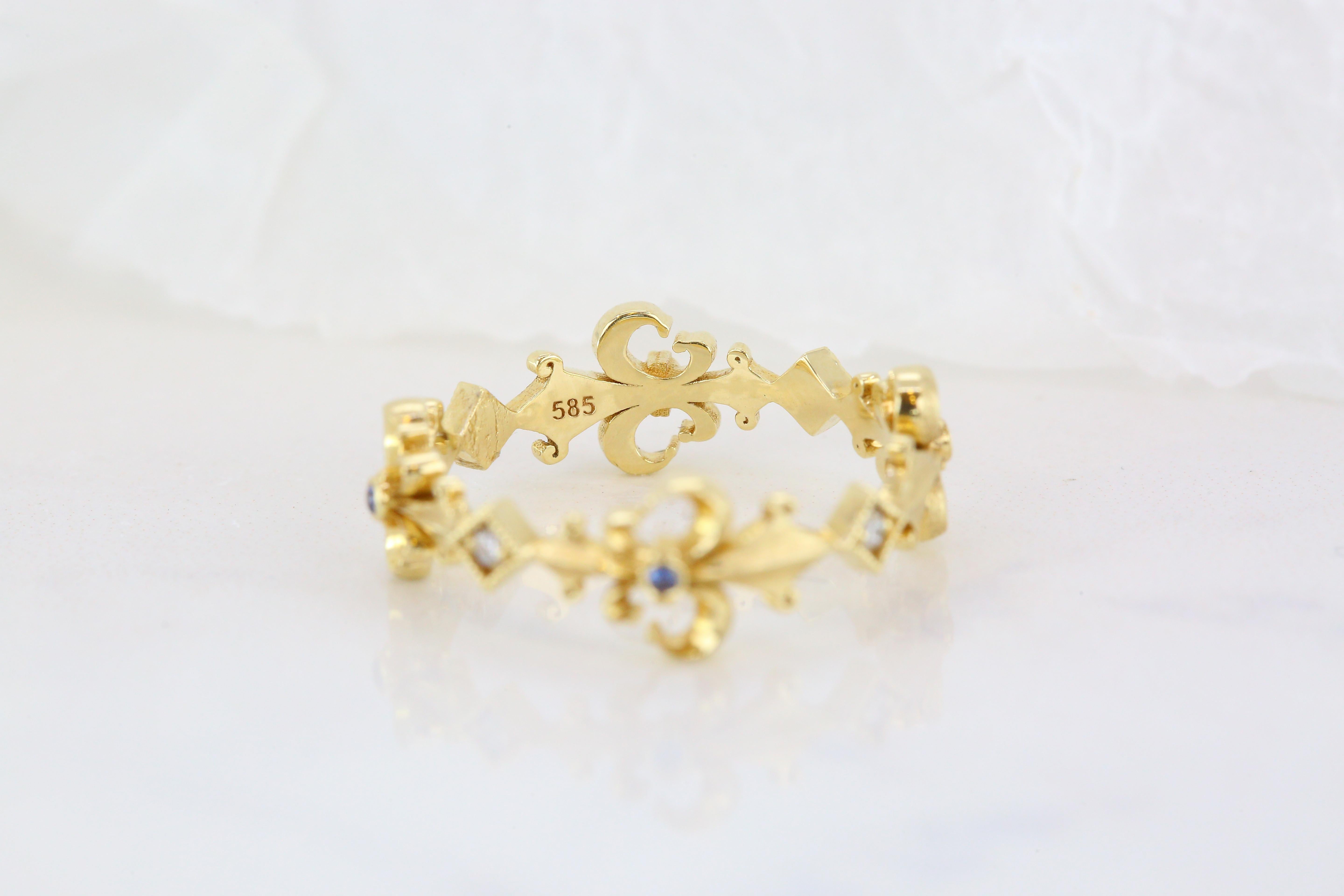 For Sale:  14K Gold Vintage Style Sapphire and Diamond Fluer De Lis Wedding Band 16