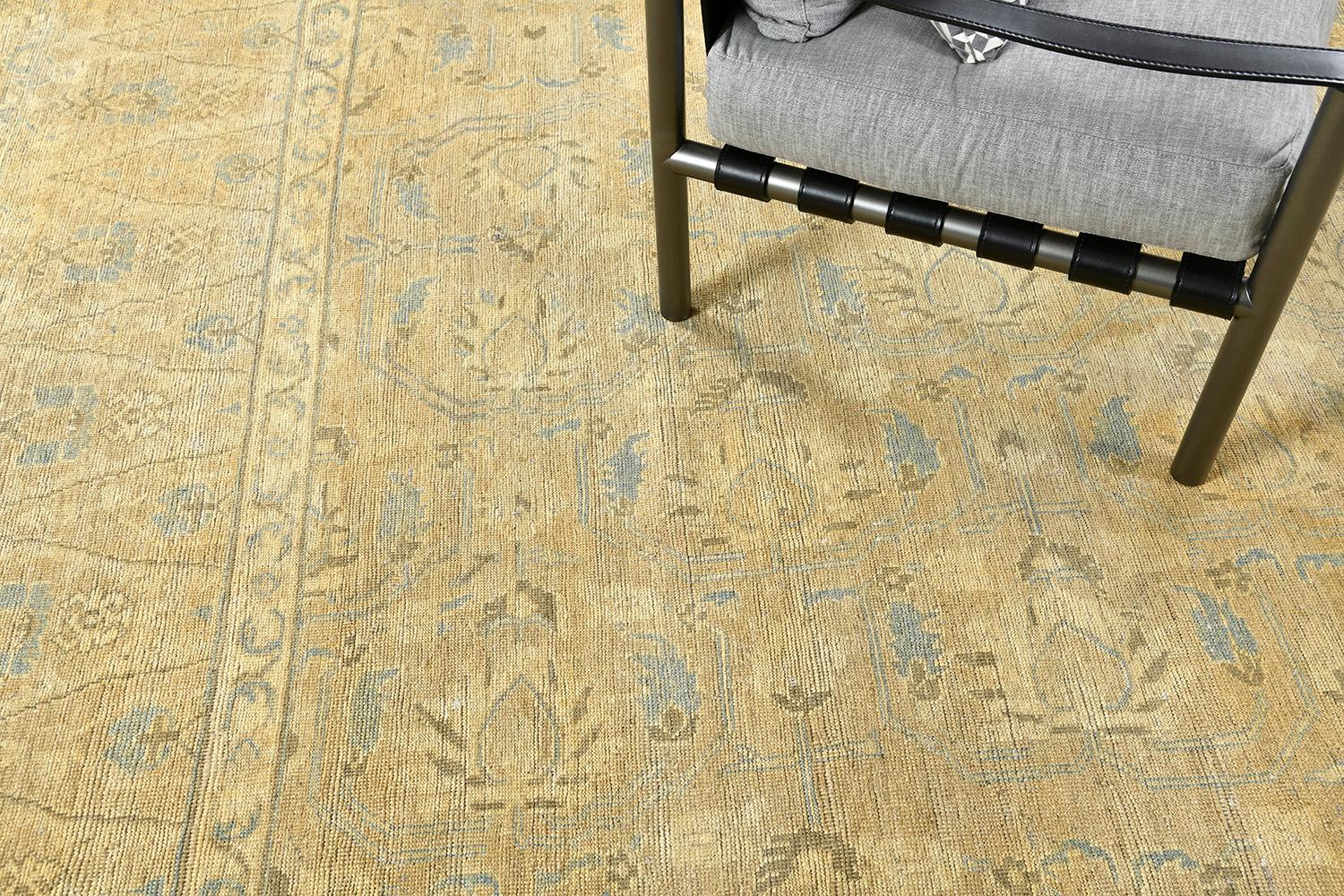 XXI secolo e contemporaneo Tappeto con design a scialle in stile vintage in vendita