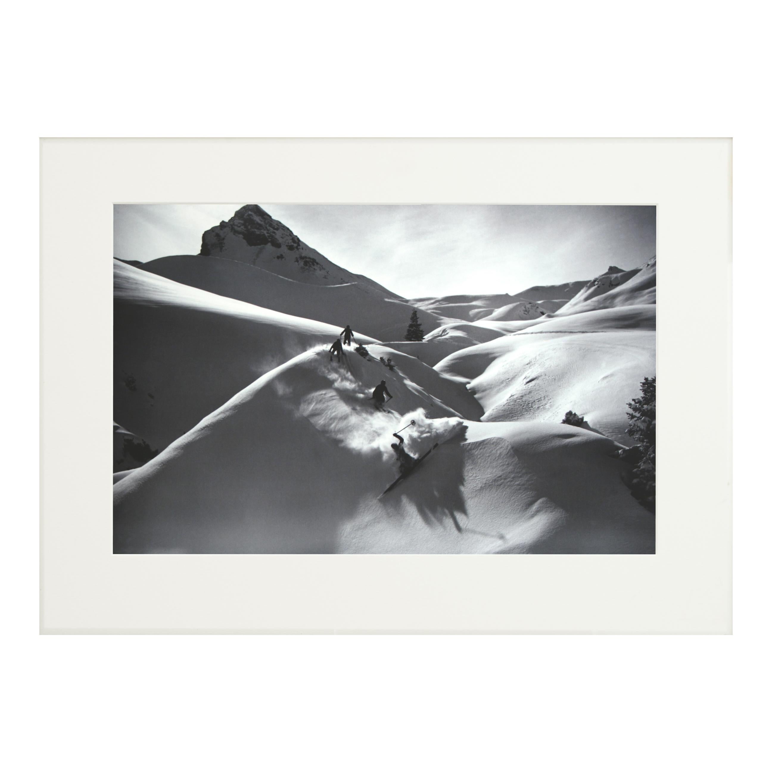 Sporting Art Photographie de ski alpin encadrée de style vintage, poudre vierge en vente