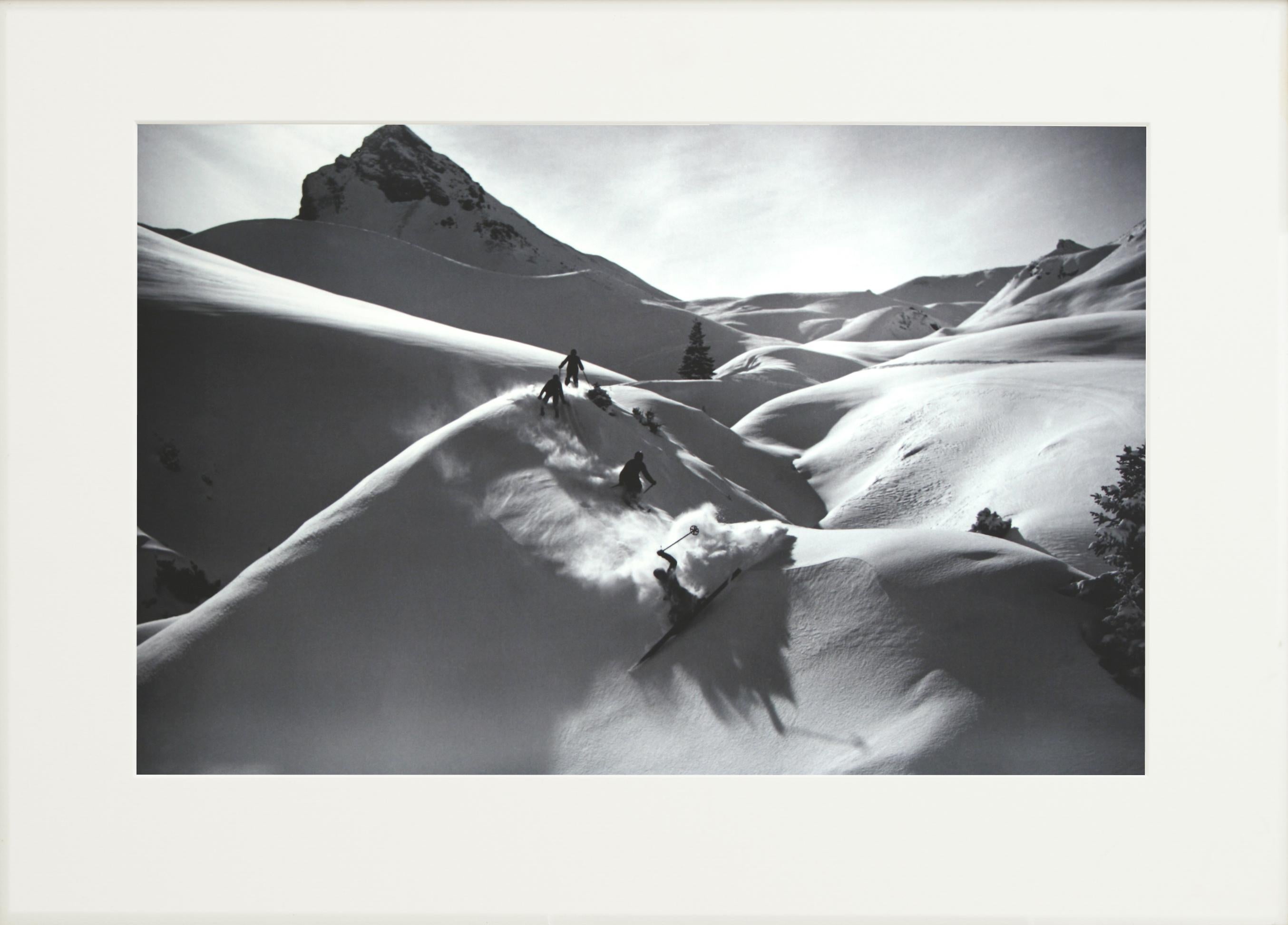 Milieu du XXe siècle Photographie de ski alpin encadrée de style vintage, poudre vierge en vente