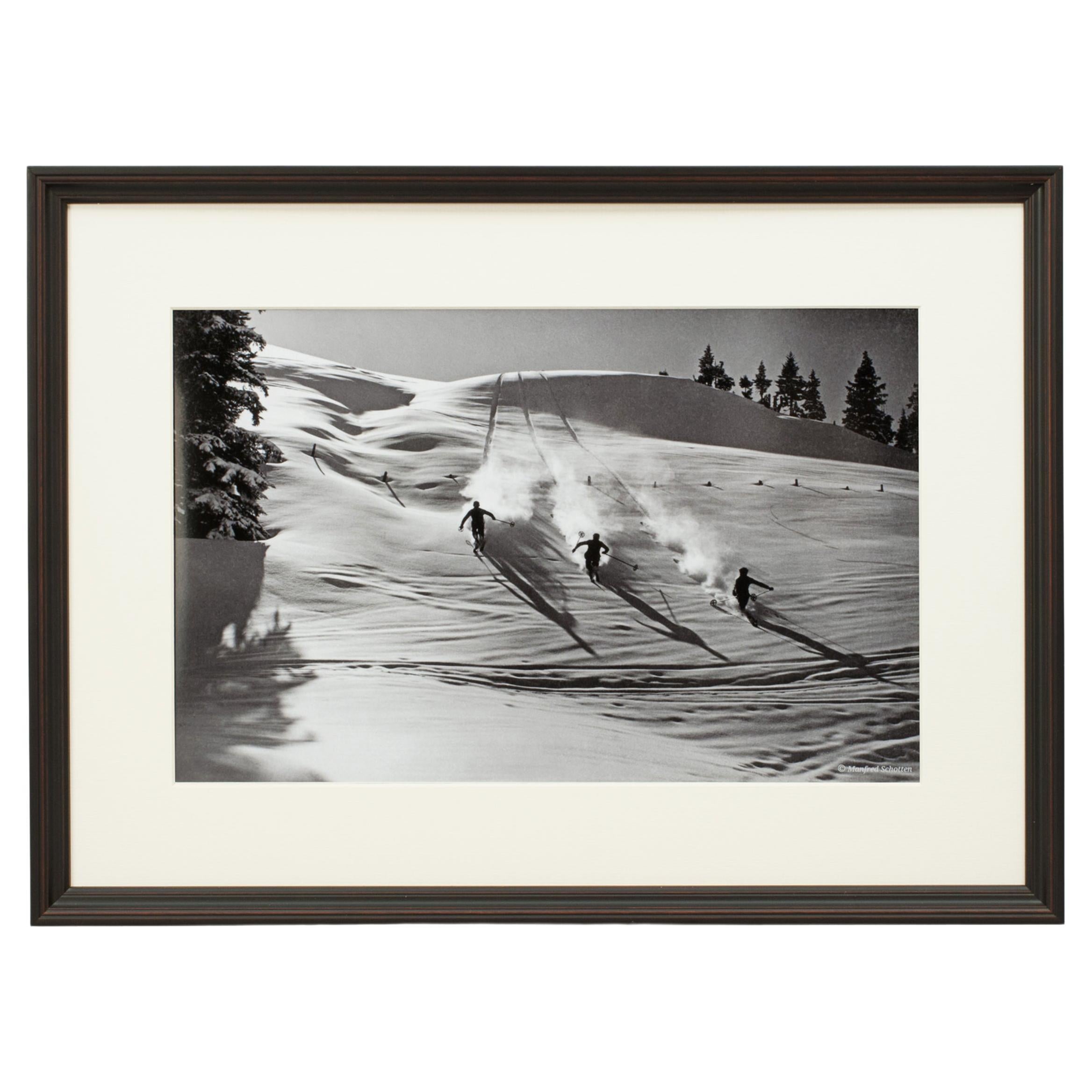 Photographie de ski de style vintage encadrée:: photographie de ski alpin encadrée:: Descent in Powder en vente