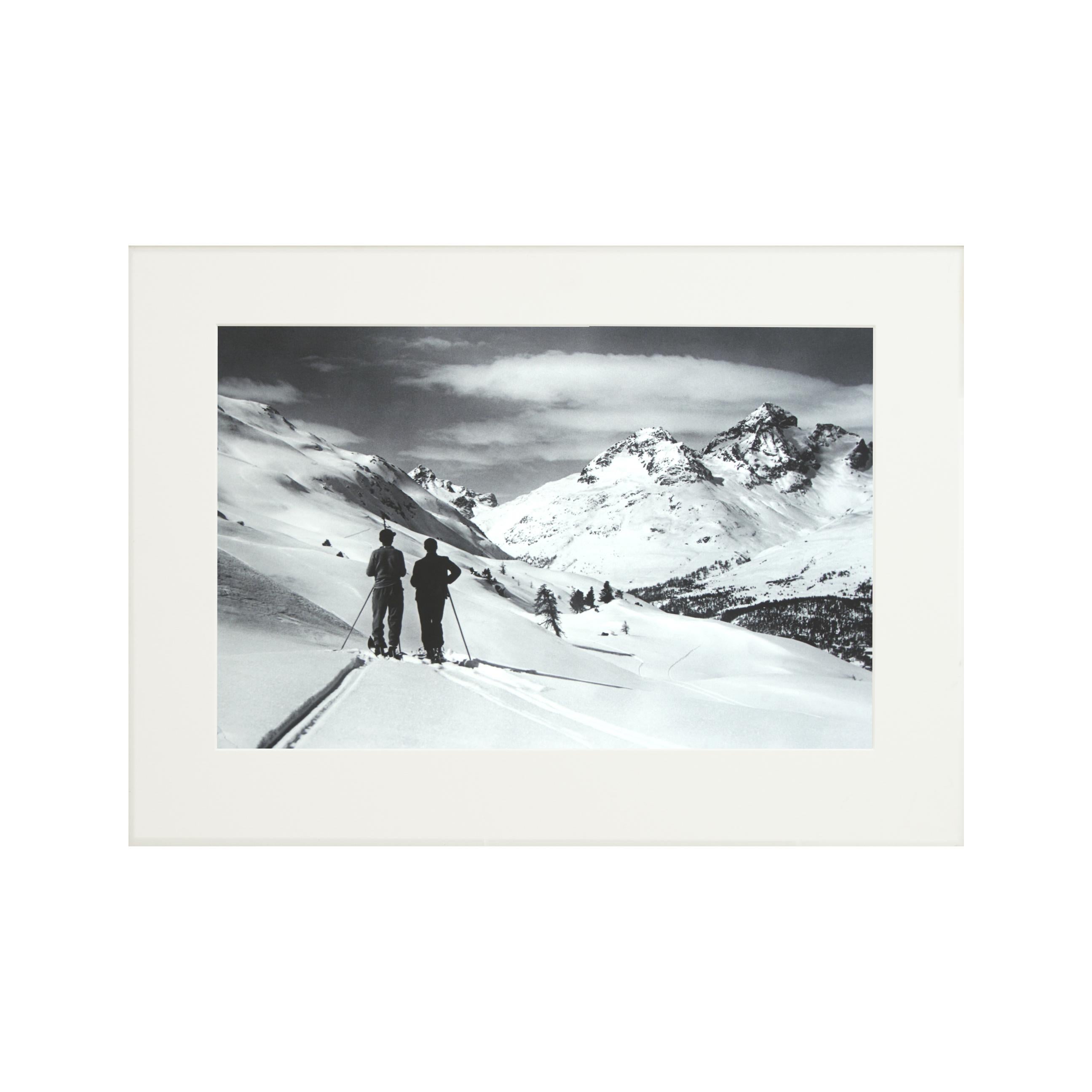 Skifotografie im Vintage-Stil:: gerahmte Alpinskifotografie:: Panoramablick (Jagdkunst) im Angebot