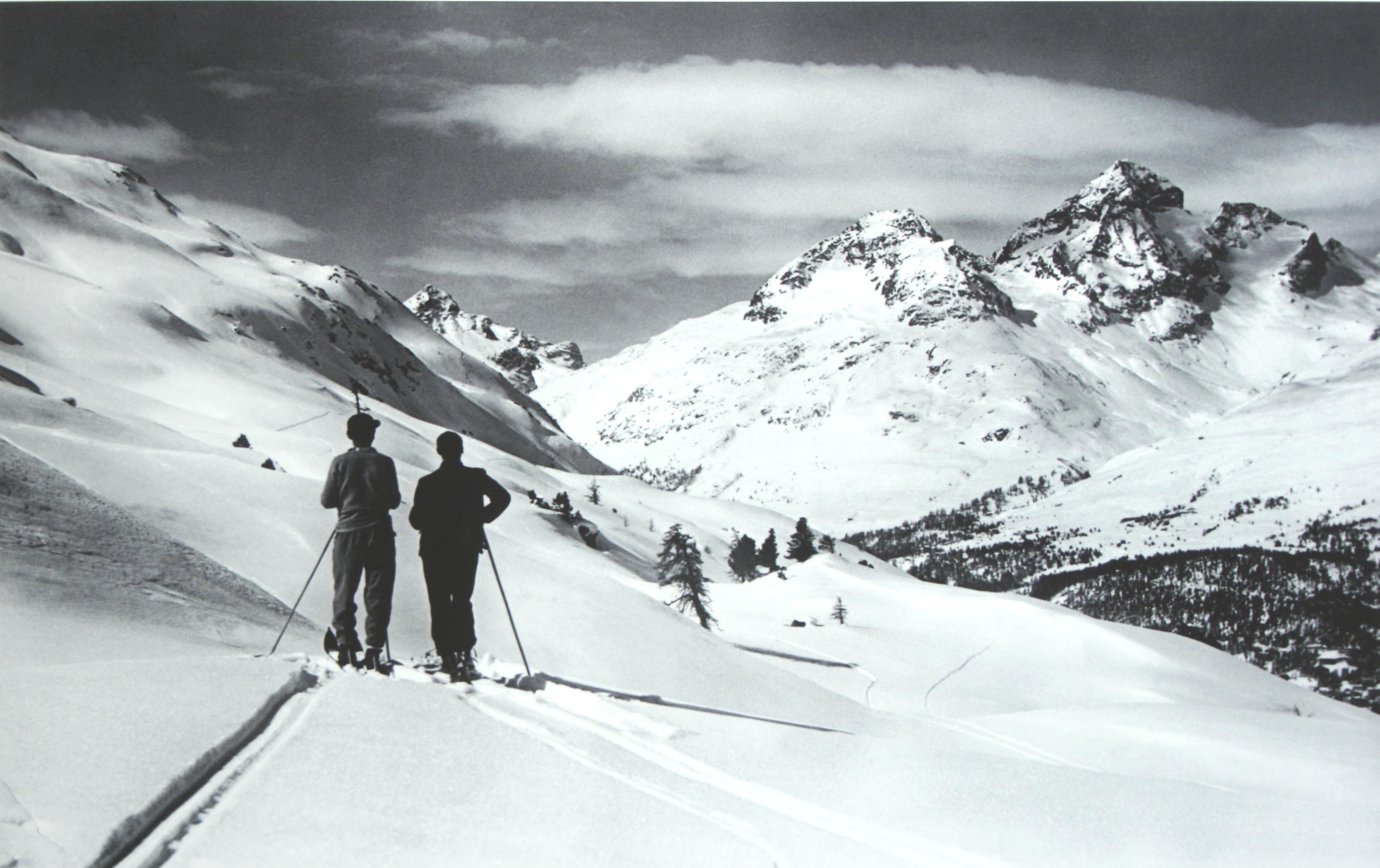 Skifotografie im Vintage-Stil:: gerahmte Alpinskifotografie:: Panoramablick (Englisch) im Angebot