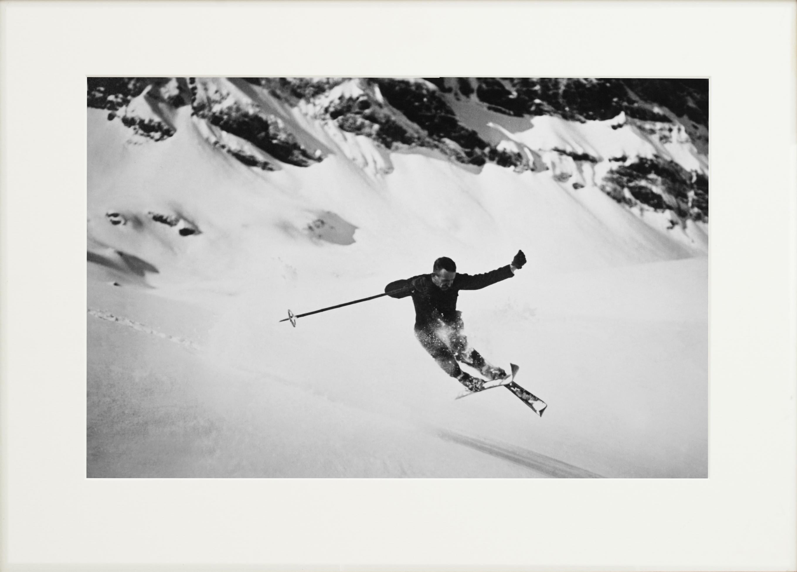 Skifotografie im Vintage-Stil:: gerahmte Alpinskifotografie:: Quersprung im Zustand „Hervorragend“ im Angebot in Oxfordshire, GB