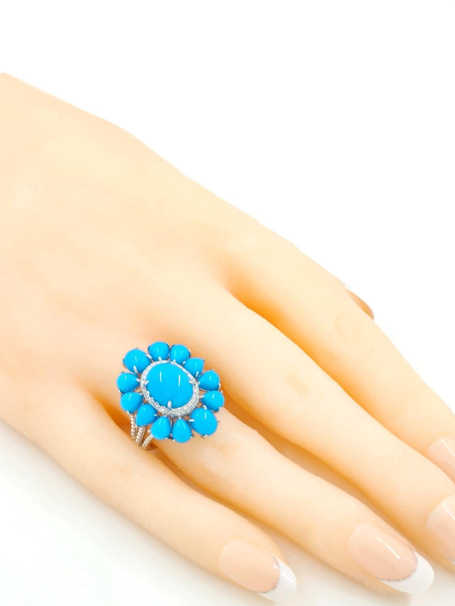 Vintage Style Sleeping Beauty Turquoise Ring in 14 Karat White and Yellow Gold In New Condition For Sale In Hong Kong, HK
