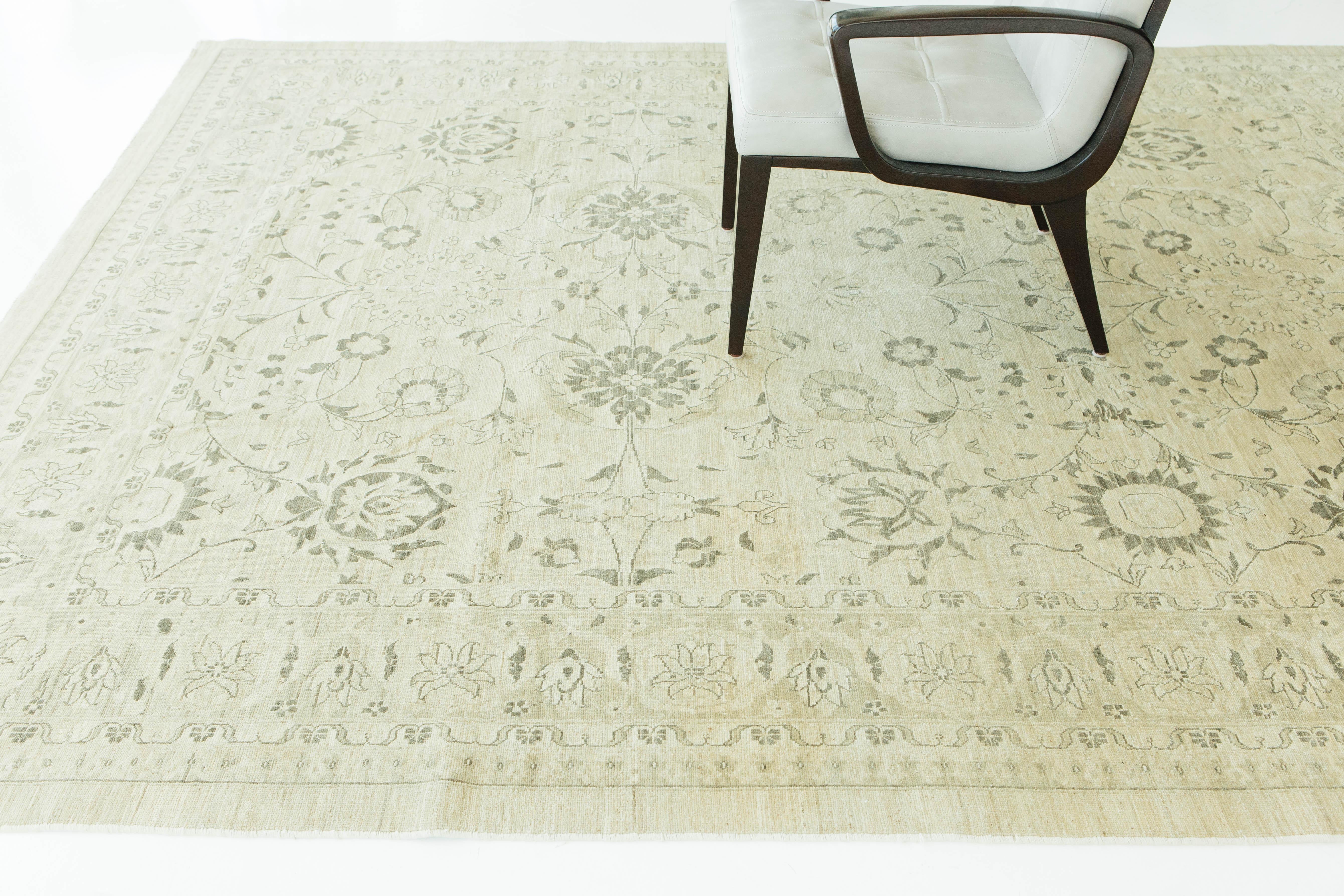 Vintage Style Sultanabad Design Rug In New Condition For Sale In WEST HOLLYWOOD, CA