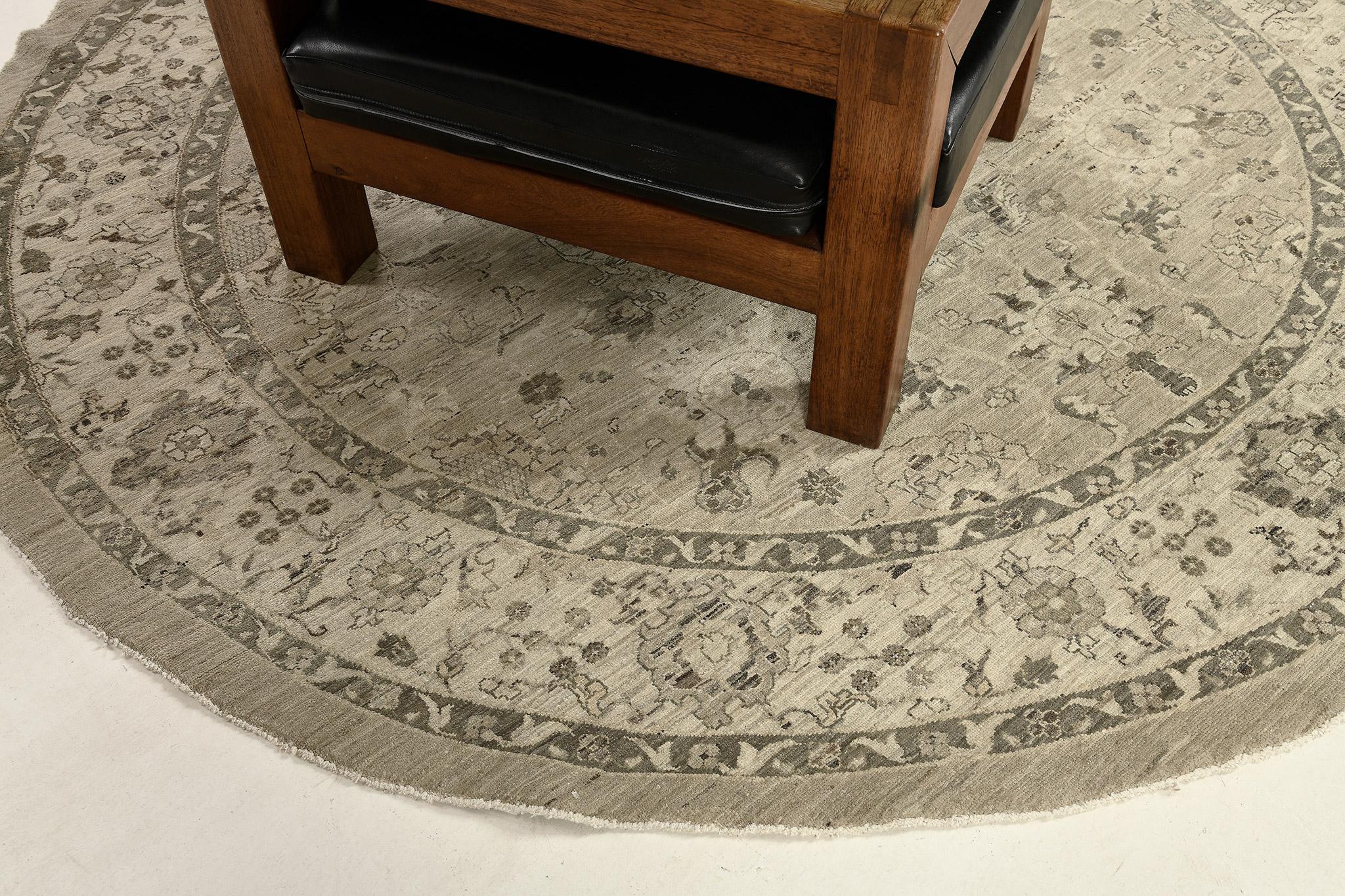 Vintage Style Sultanabad Revival Round Rug In New Condition For Sale In WEST HOLLYWOOD, CA