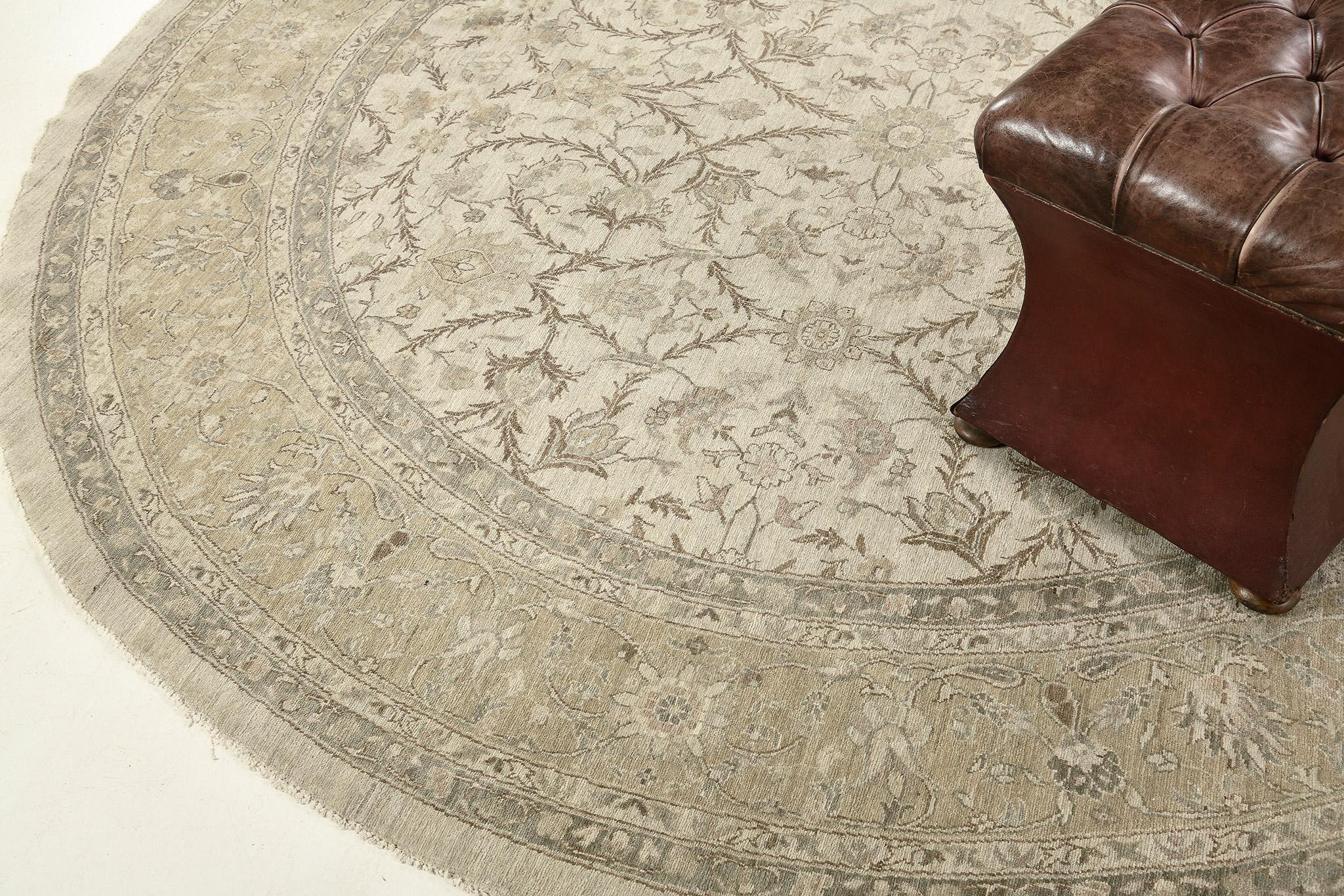 Vintage Style Sultanabad Revival Round Rug In New Condition For Sale In WEST HOLLYWOOD, CA