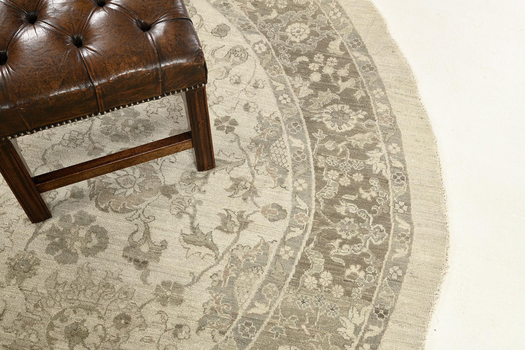 Wool Vintage Style Sultanabad Revival Round Rug For Sale