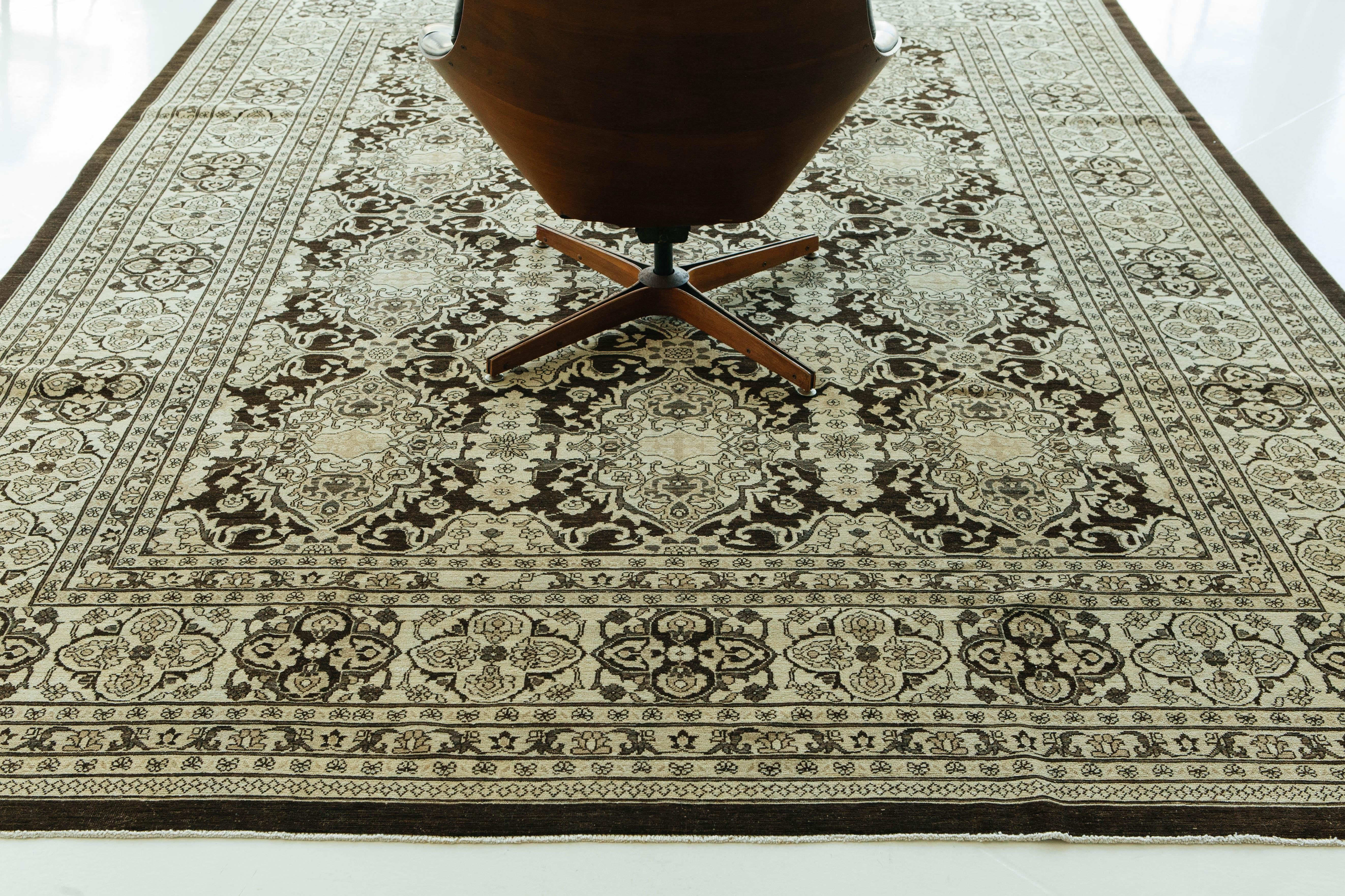 Tabriz - Design vintage avec motifs sur toute sa surface en vente 6