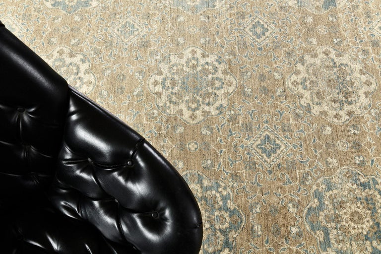 Vintage Style Transitional Design Rug For Sale at 1stDibs