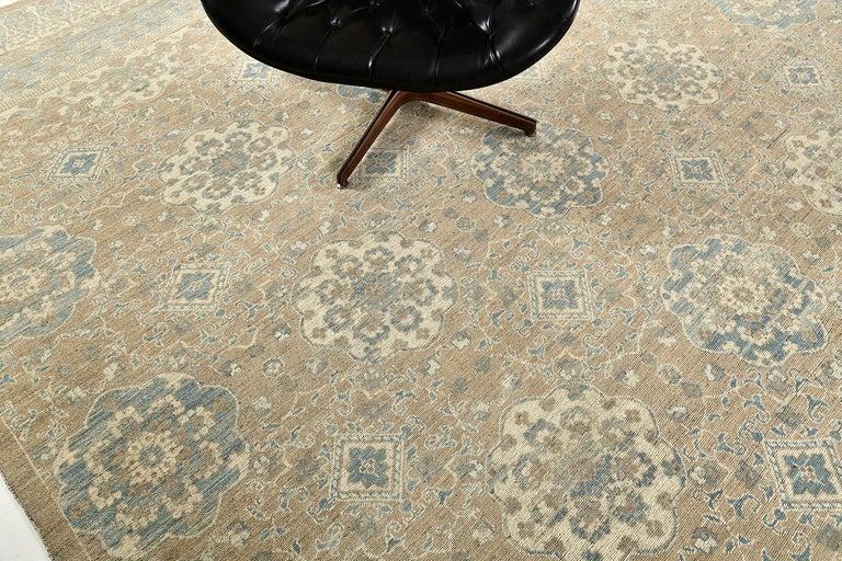 Vintage Style Transitional Design Rug For Sale at 1stDibs