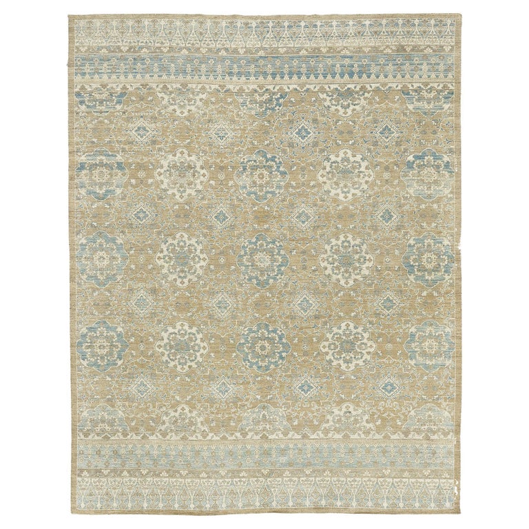 Vintage Style Transitional Design Rug For Sale at 1stDibs