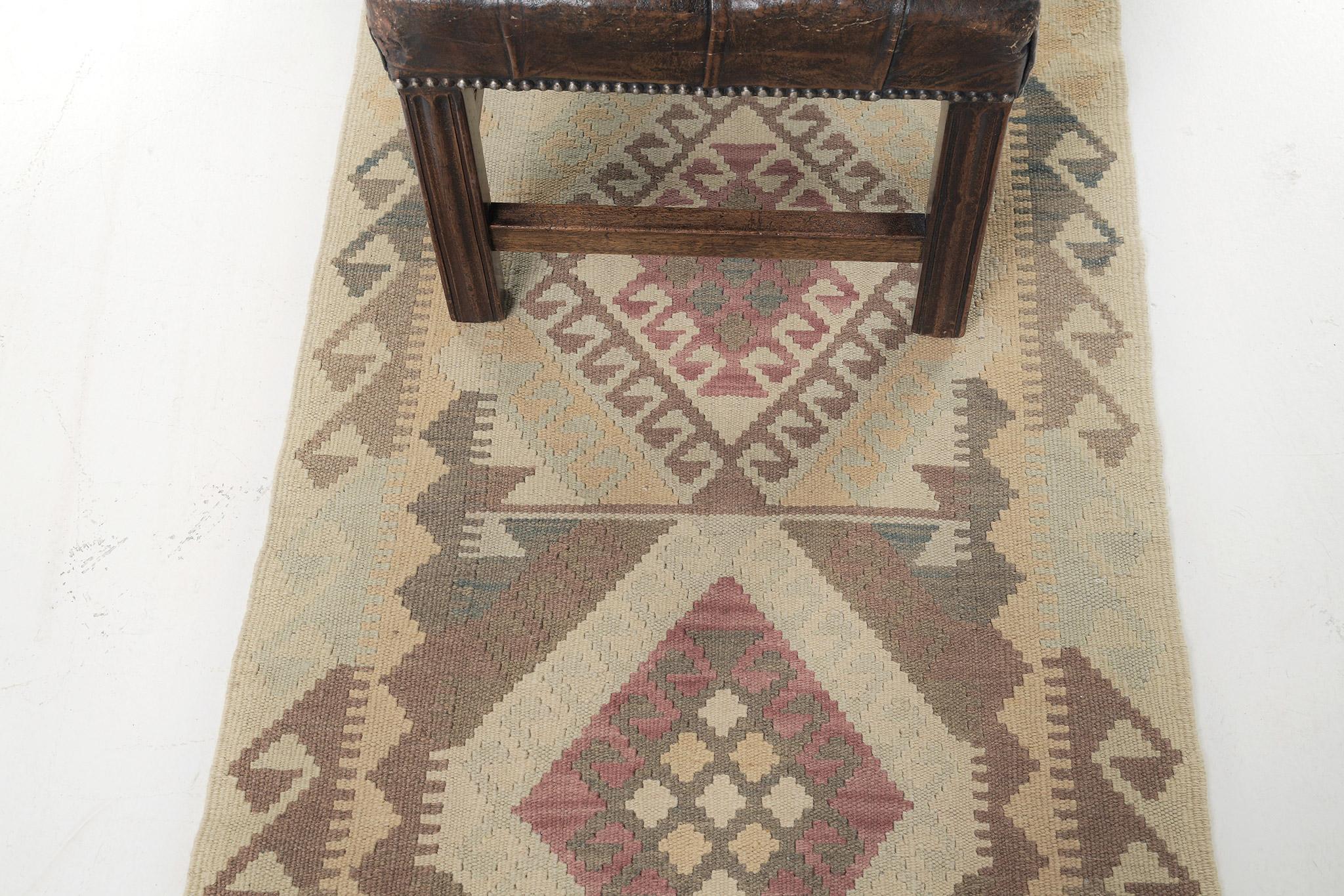 Vintage Style Tribal Natural Dye Flat Weave Kilim In New Condition For Sale In WEST HOLLYWOOD, CA