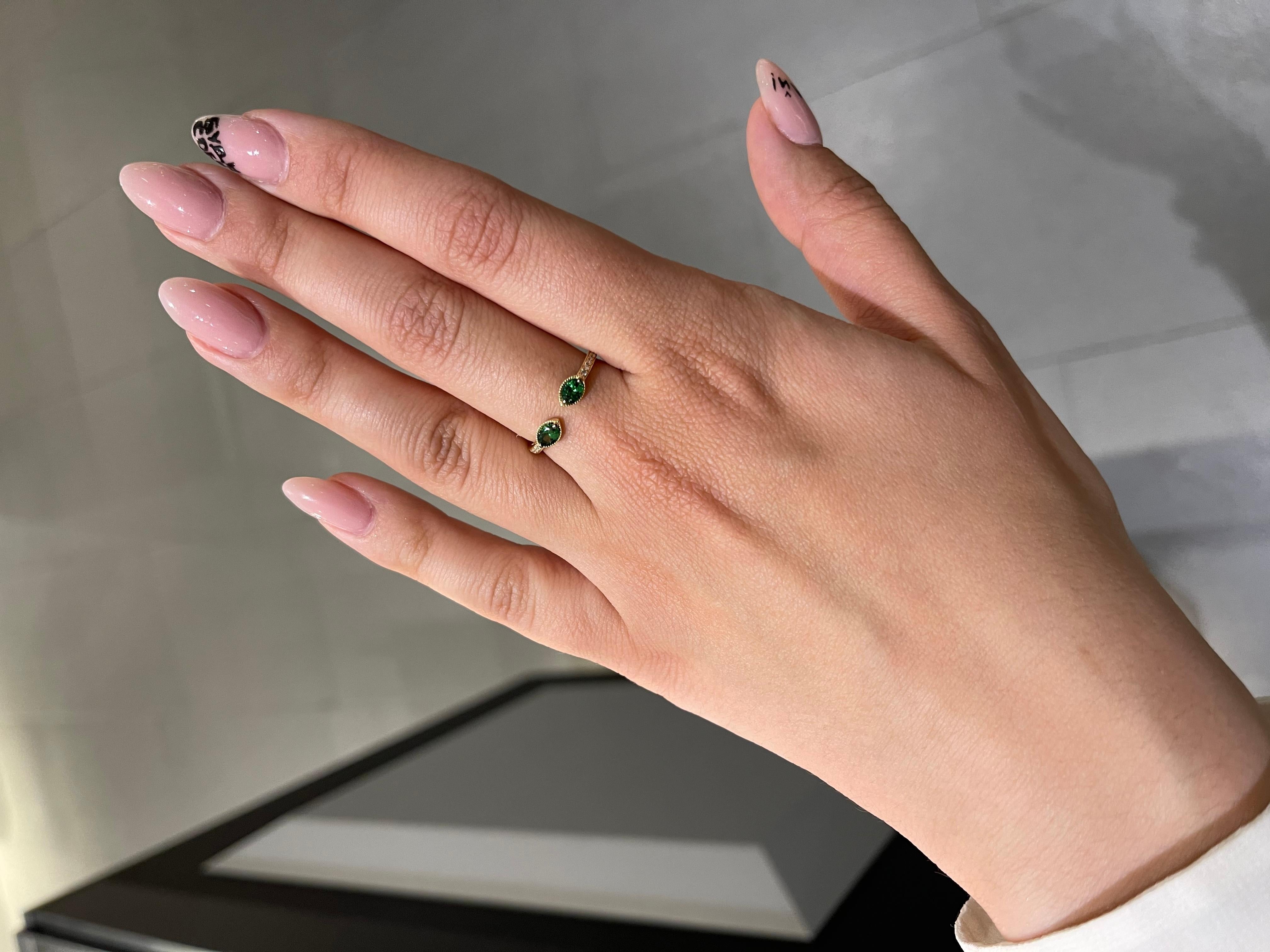 Women's Vintage Style Tsavorite White Diamond Yellow Gold Every Day Fine Stacking Ring For Sale